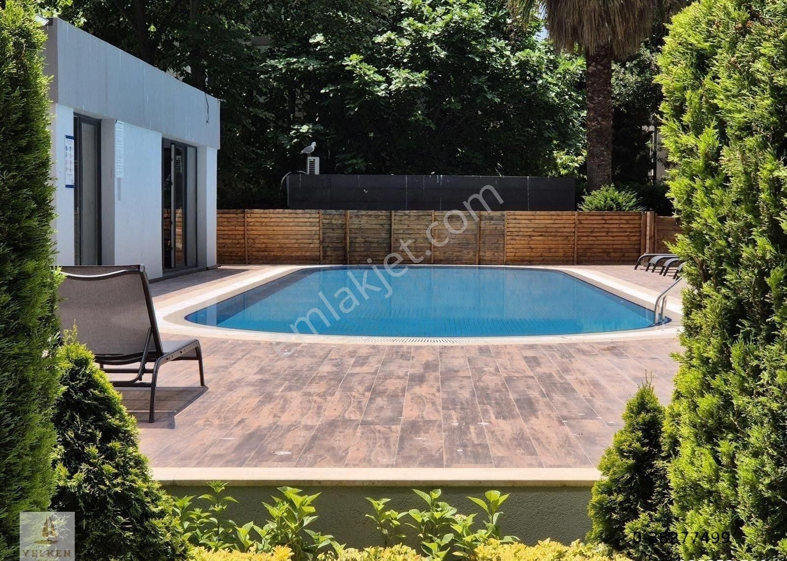 Suadiye'de Bağdat'a Çok Yakın 7/24 Güvenlik Havuzlu Deniz Manzaralı 3+1