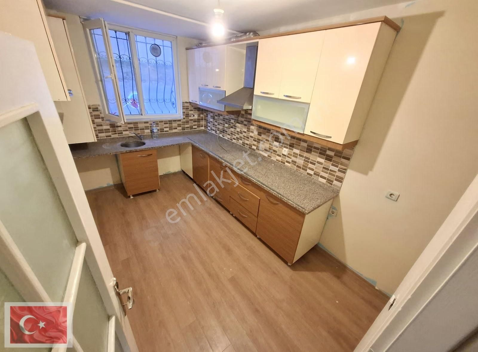 Düz Ayak 2+1 Dev Gibi Daire Ayrı Mutfaklı Teraslı Caddeye Yakın - Görsel 29