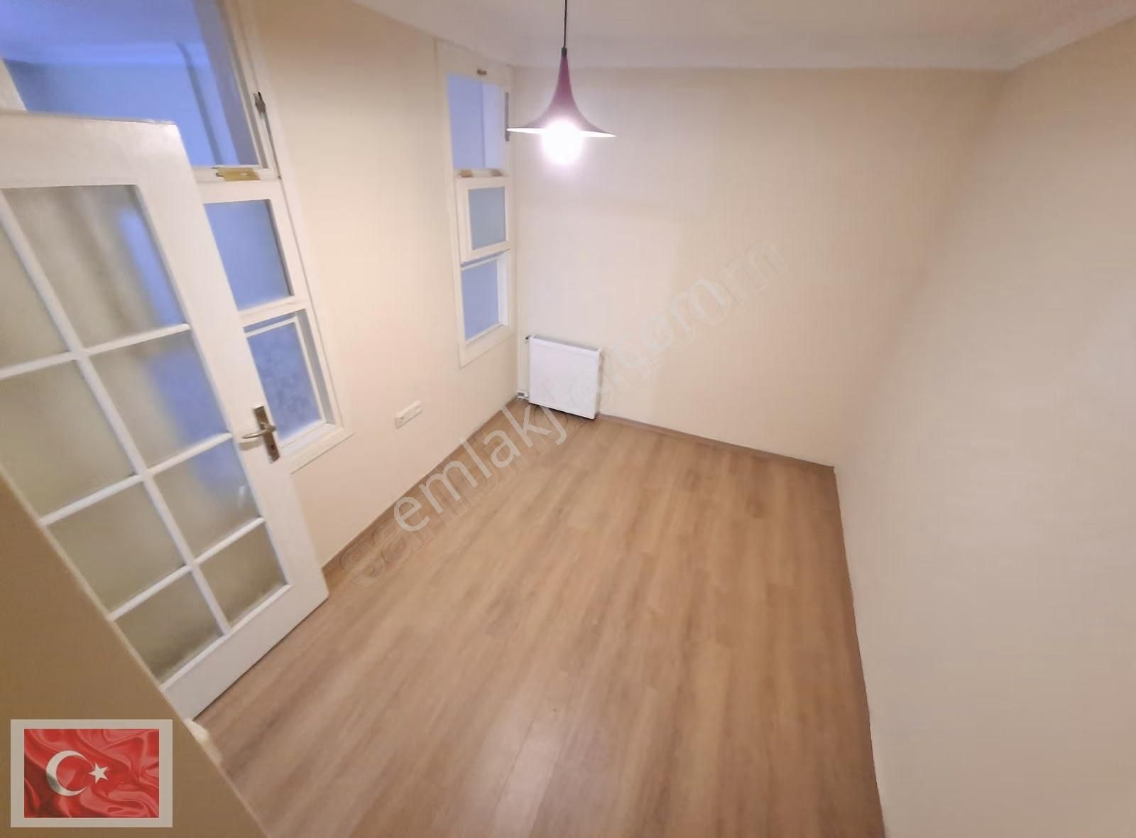 Düz Ayak 2+1 Dev Gibi Daire Ayrı Mutfaklı Teraslı Caddeye Yakın - Görsel 13