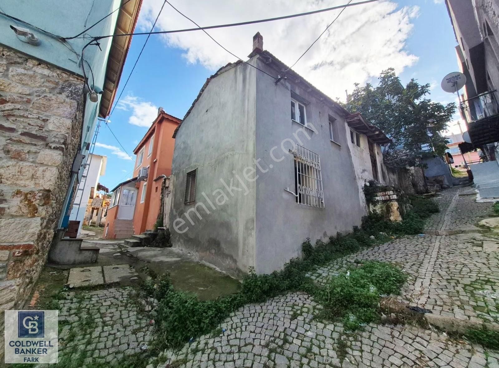 Ayvalık Merkez'e Yürüme Mesafesi 1+1 Satılık Müstakil Ev