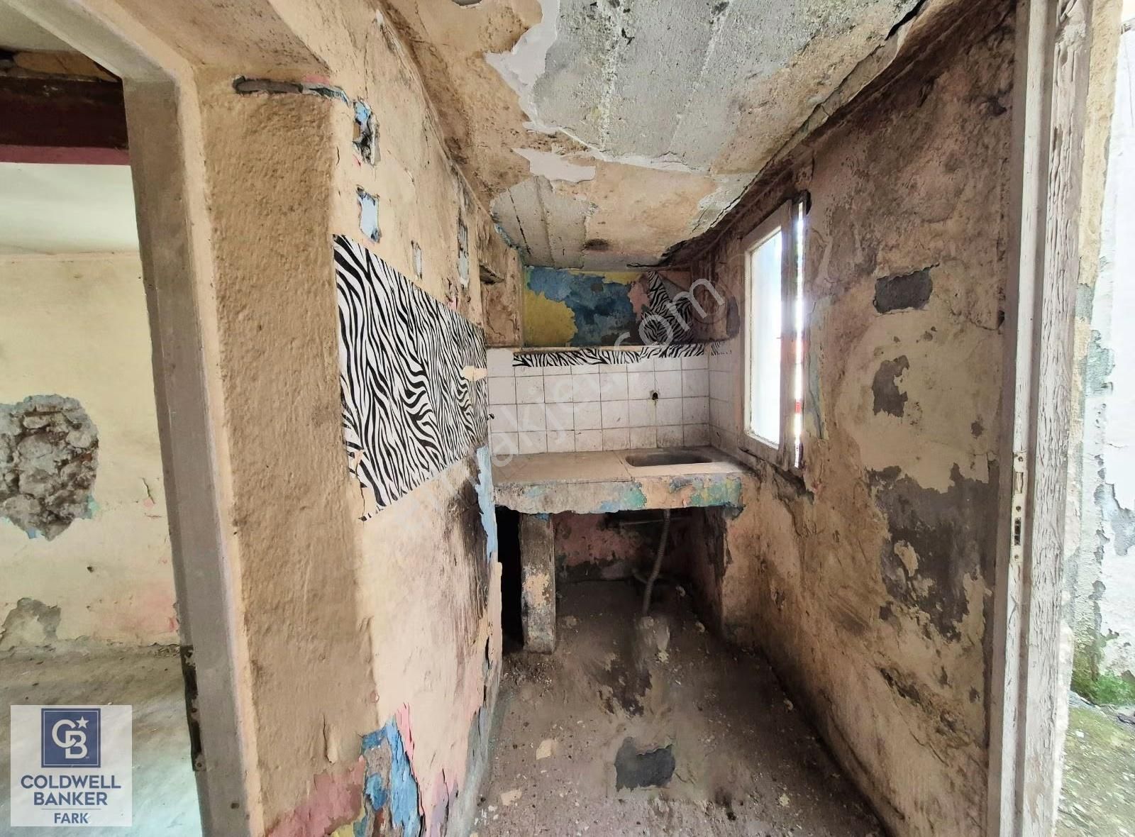 Ayvalık Merkez'e Yürüme Mesafesi 1+1 Satılık Müstakil Ev - Görsel 4