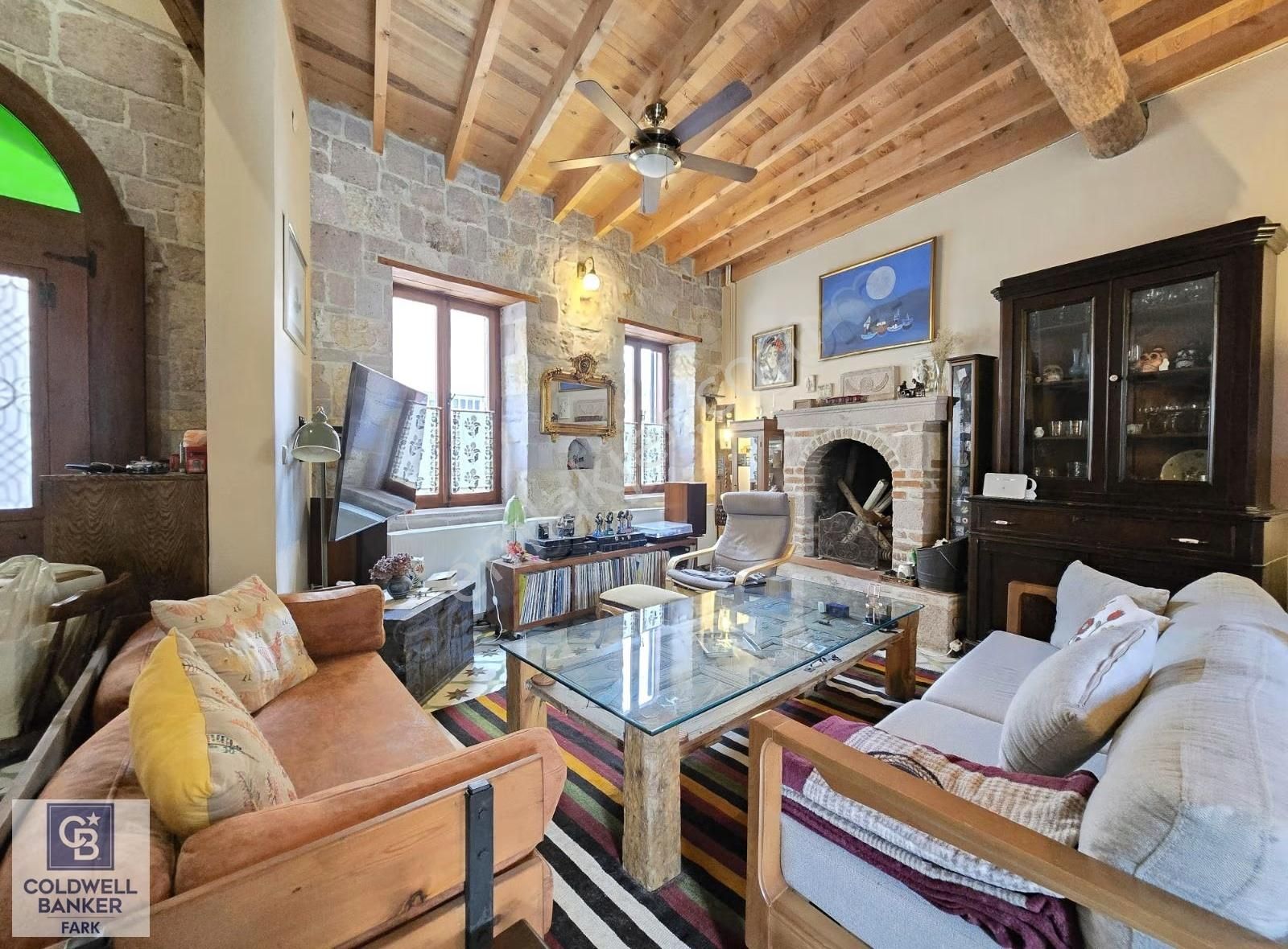 Ayvalık Merkez'de Satılık 2+1 Müstakil Bahçeli Rum Evi - Görsel 2