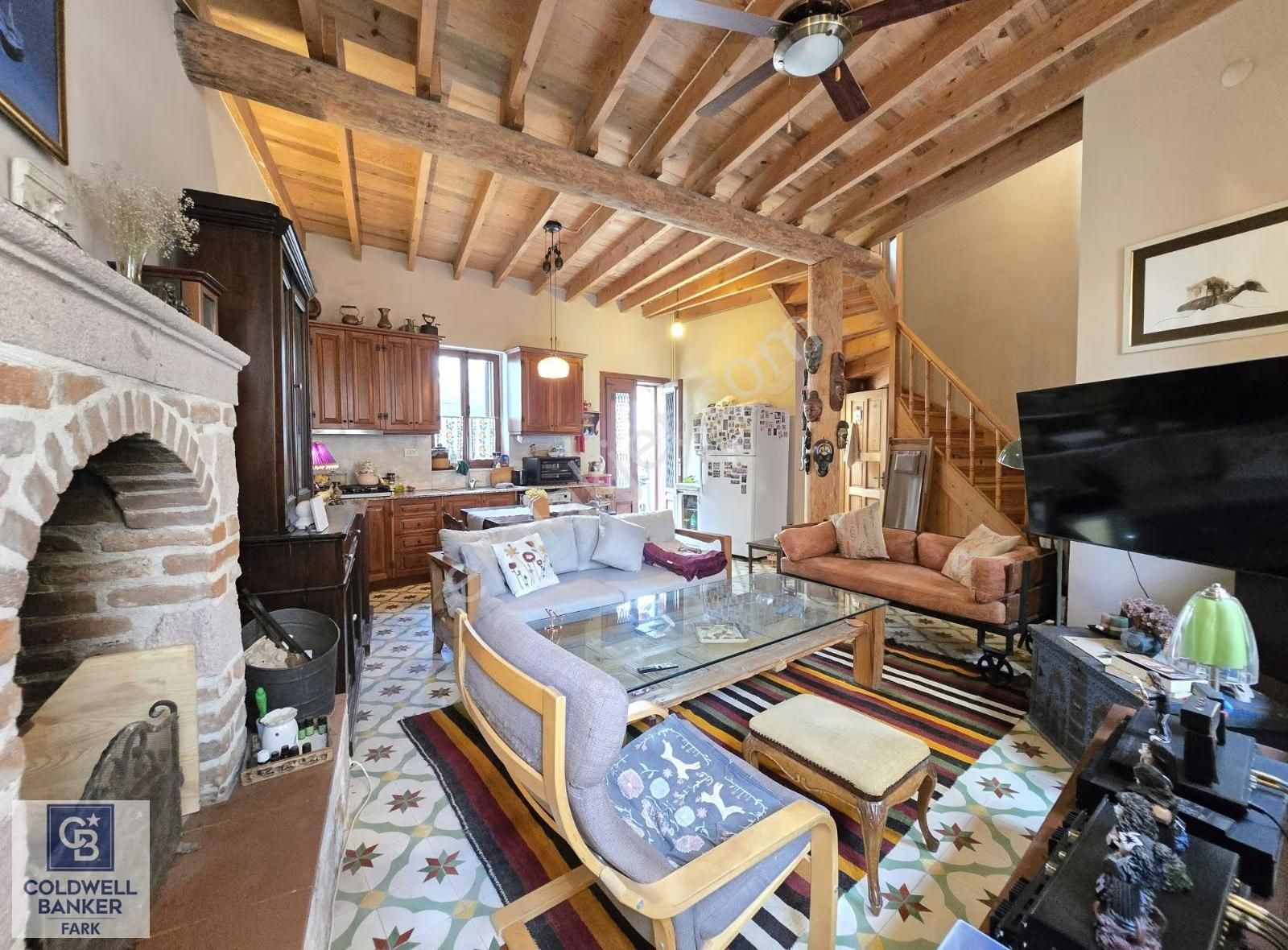 Ayvalık Merkez'de Satılık 2+1 Müstakil Bahçeli Rum Evi