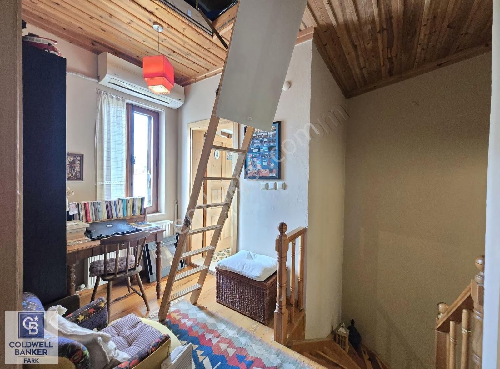 Ayvalık Merkez'de Satılık 2+1 Müstakil Bahçeli Rum Evi - Görsel 24