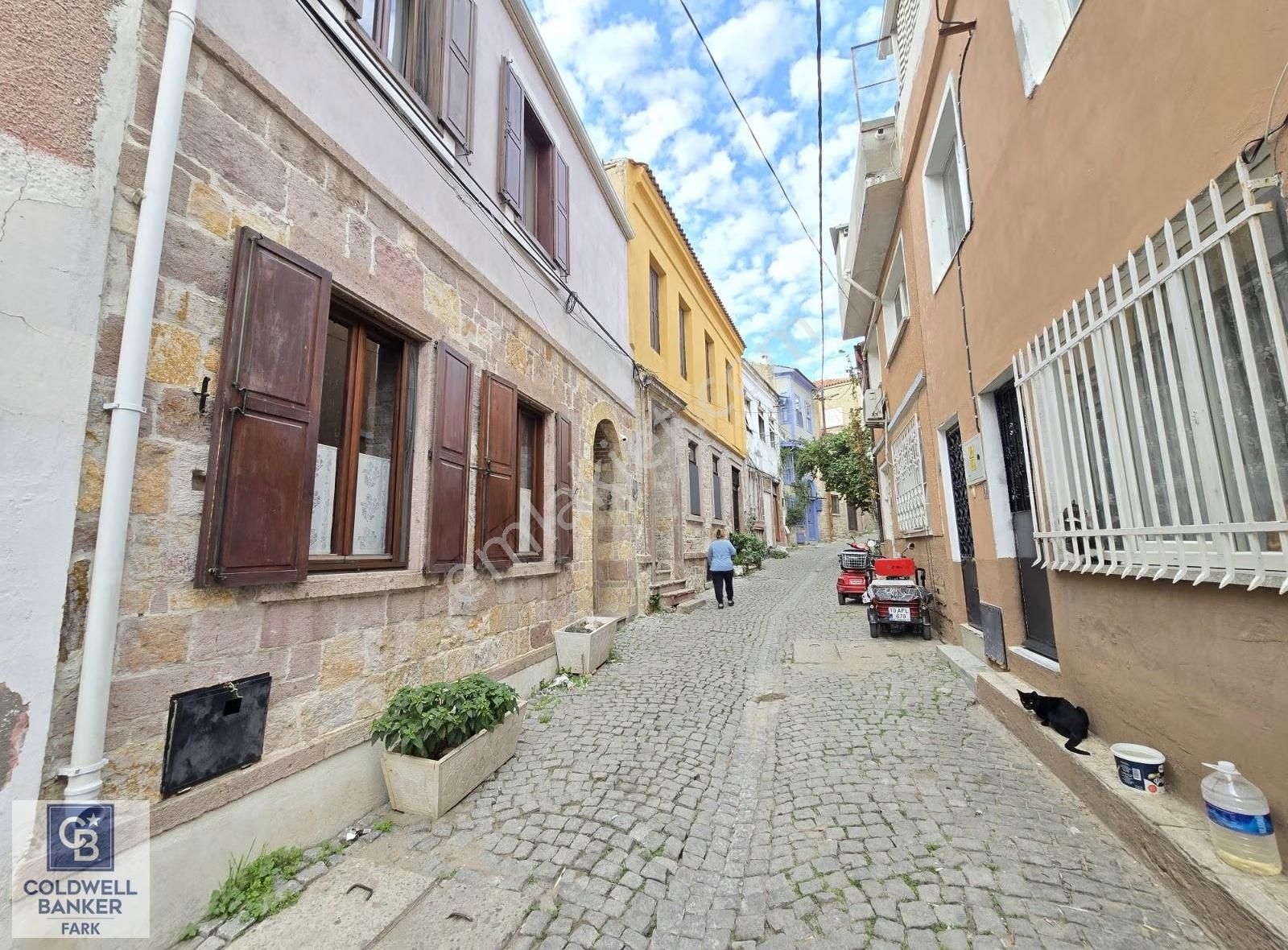 Ayvalık Merkez'de Satılık 2+1 Müstakil Bahçeli Rum Evi - Görsel 12