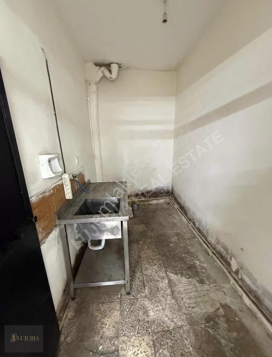 Sultangazi İsmetpaşada Yatırımlık 120m² Satılık Dükkan - Görsel 3