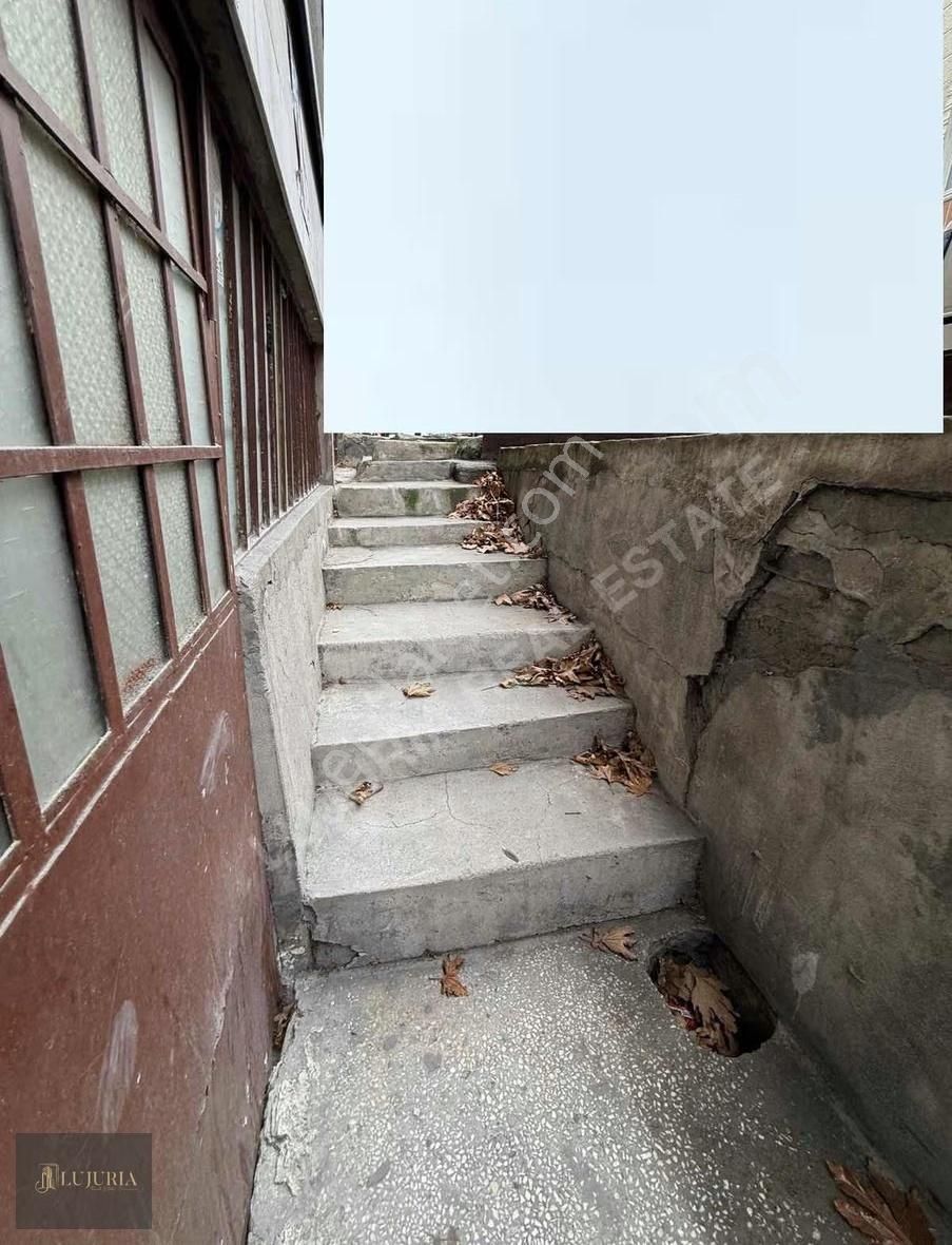 Sultangazi İsmetpaşada Yatırımlık 120m² Satılık Dükkan