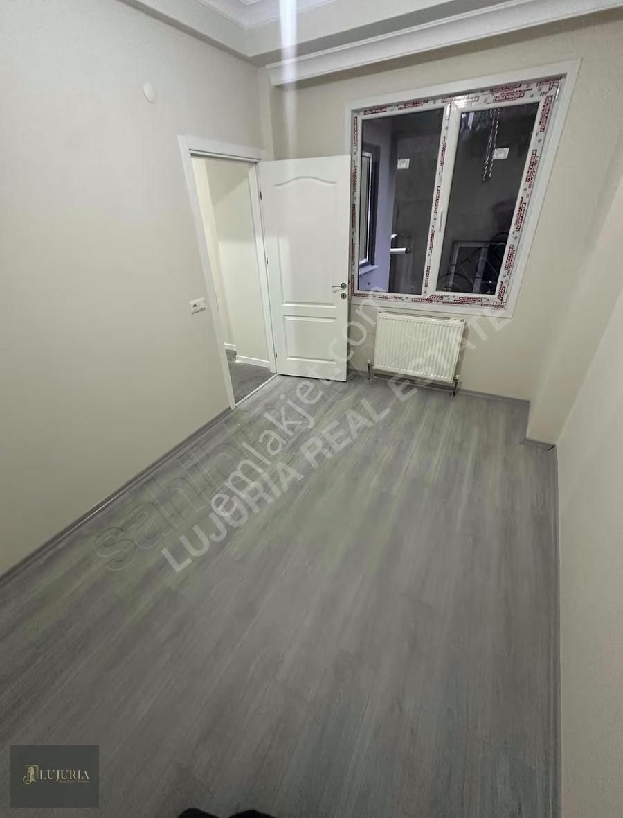 Bahçelievlerde Modern Mimari Satılık Sıfır 3+1 Yüksek Giriş - Görsel 11