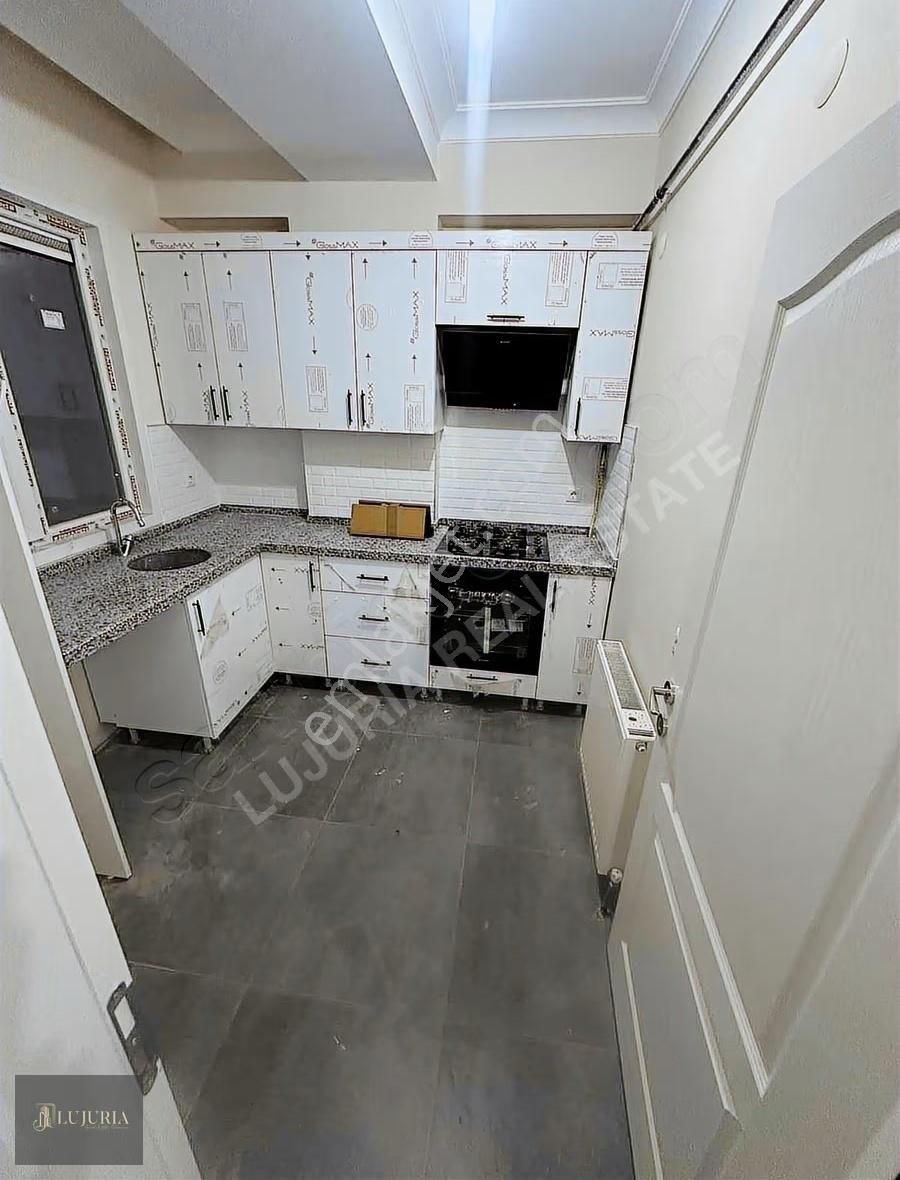 Bahçelievlerde Modern Mimari Satılık Sıfır 3+1 Yüksek Giriş - Görsel 8