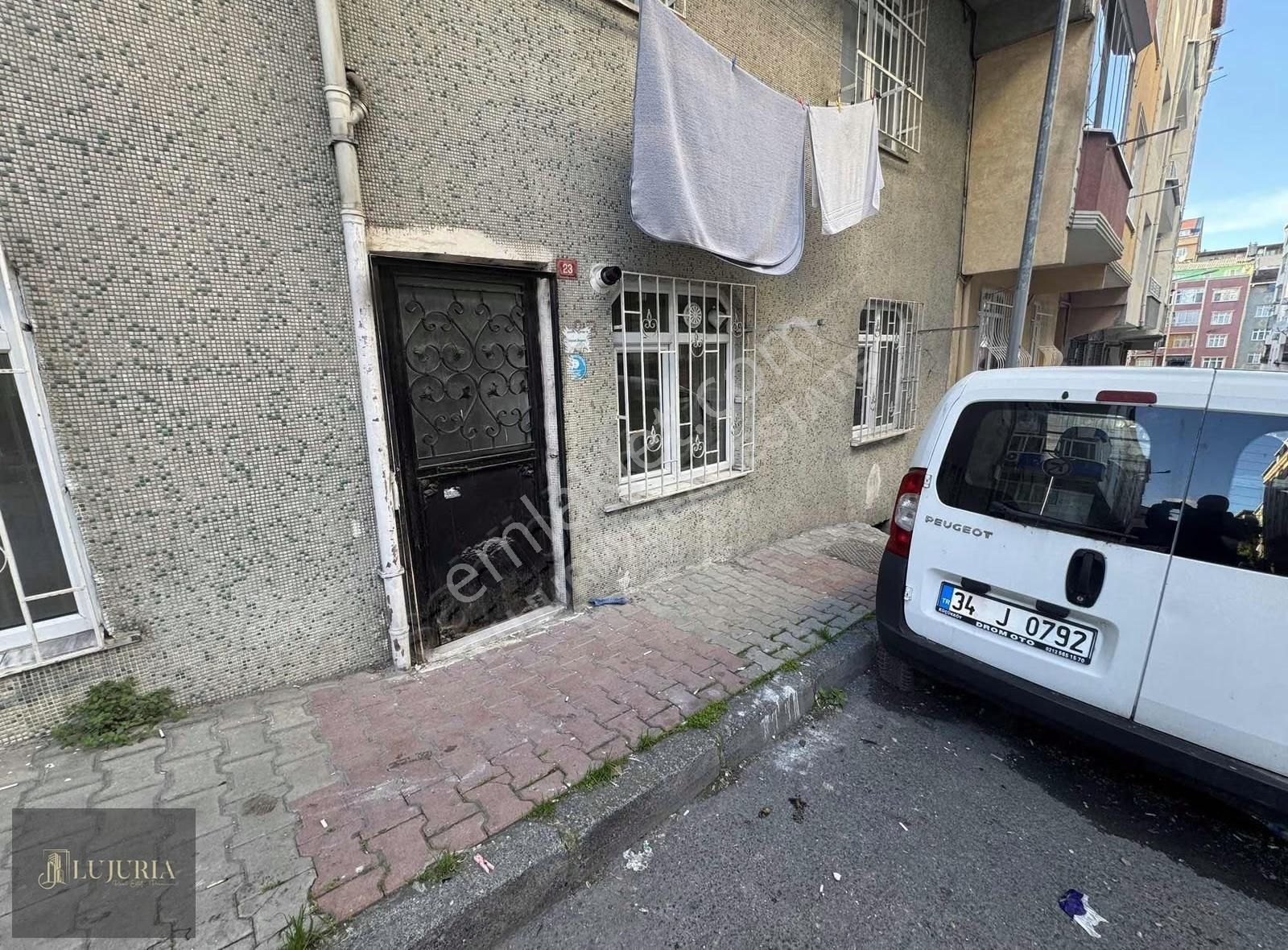 Mimar Sinan Caddesine 2'dk Mesafede Düz Giriş