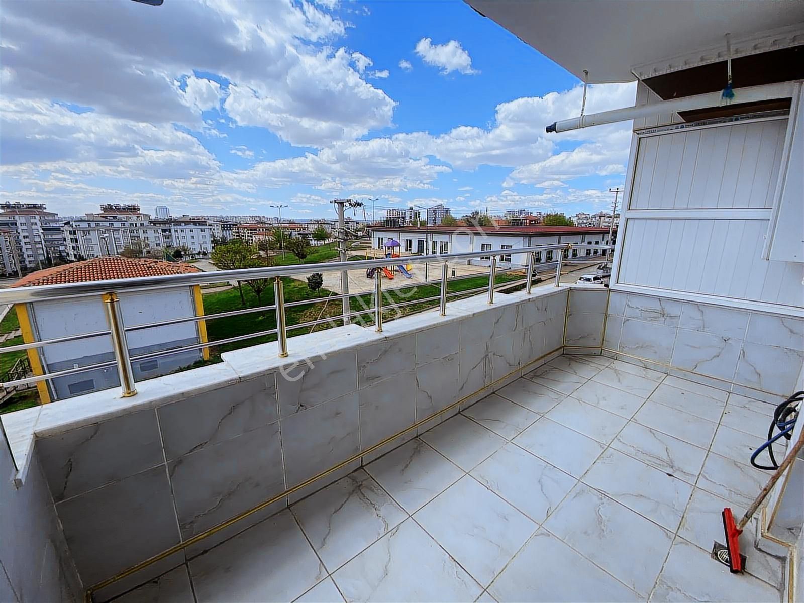 Ayalp Gayrimenkul'den Merkezi Konumda Bakımlı Müstakil Ev - Görsel 21