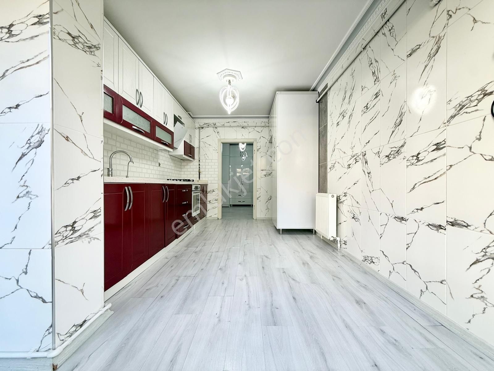 Yükseltepe'de Cadde Üzeri & Park Manzaralı Masrafsız 1.kat 3+1