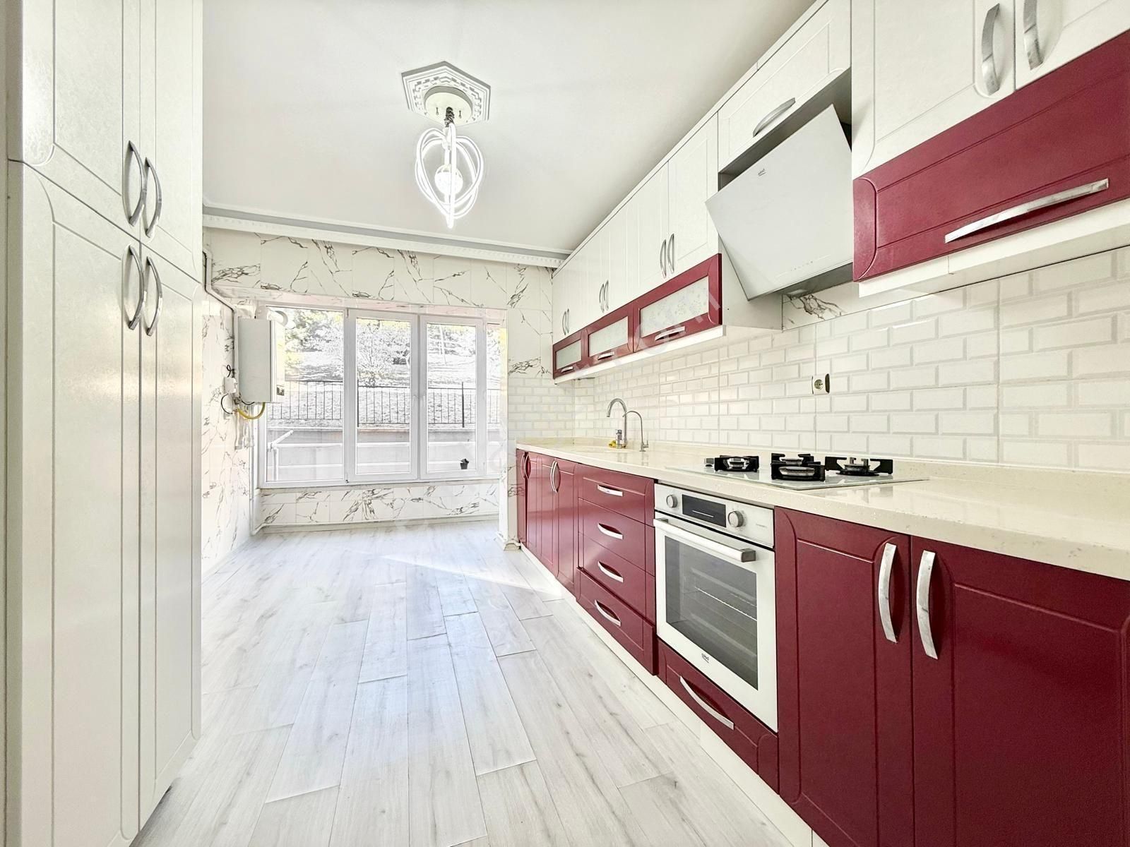 Yükseltepe'de Cadde Üzeri & Park Manzaralı Masrafsız 1.kat 3+1 - Görsel 7