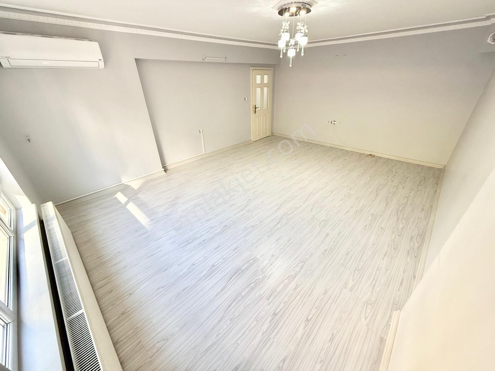 Yükseltepe'de Cadde Üzeri & Park Manzaralı Masrafsız 1.kat 3+1 - Görsel 17