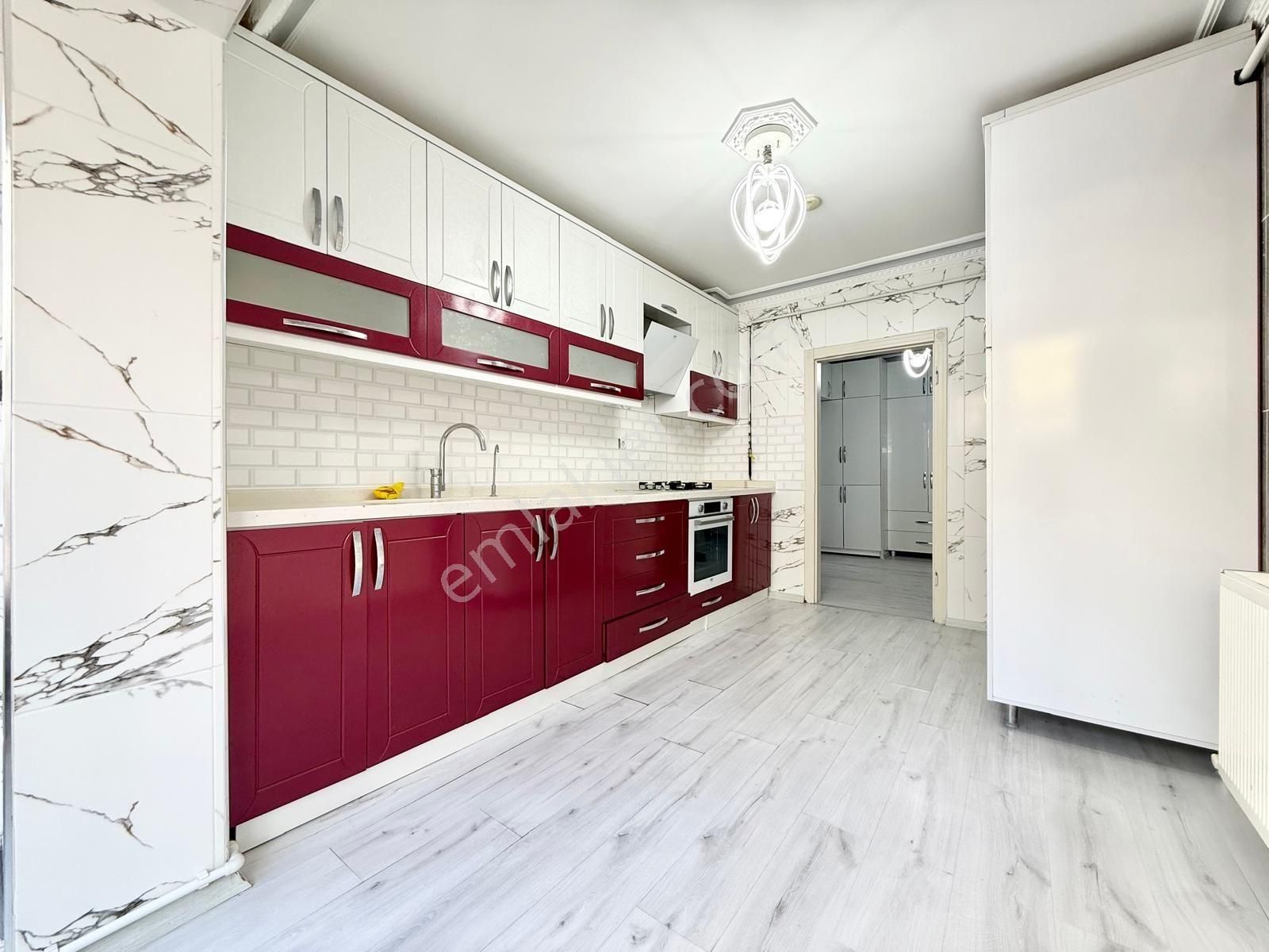 Yükseltepe'de Cadde Üzeri & Park Manzaralı Masrafsız 1.kat 3+1 - Görsel 6