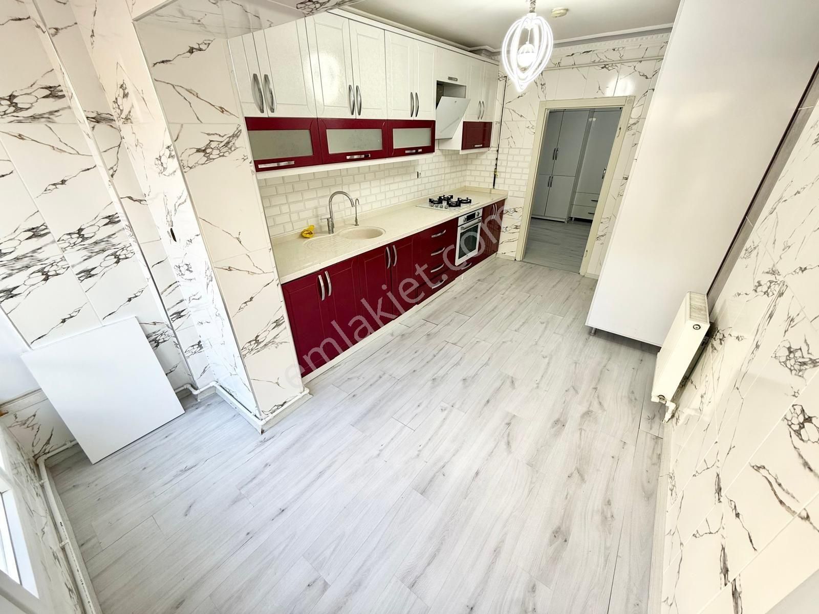 Yükseltepe'de Cadde Üzeri & Park Manzaralı Masrafsız 1.kat 3+1 - Görsel 8