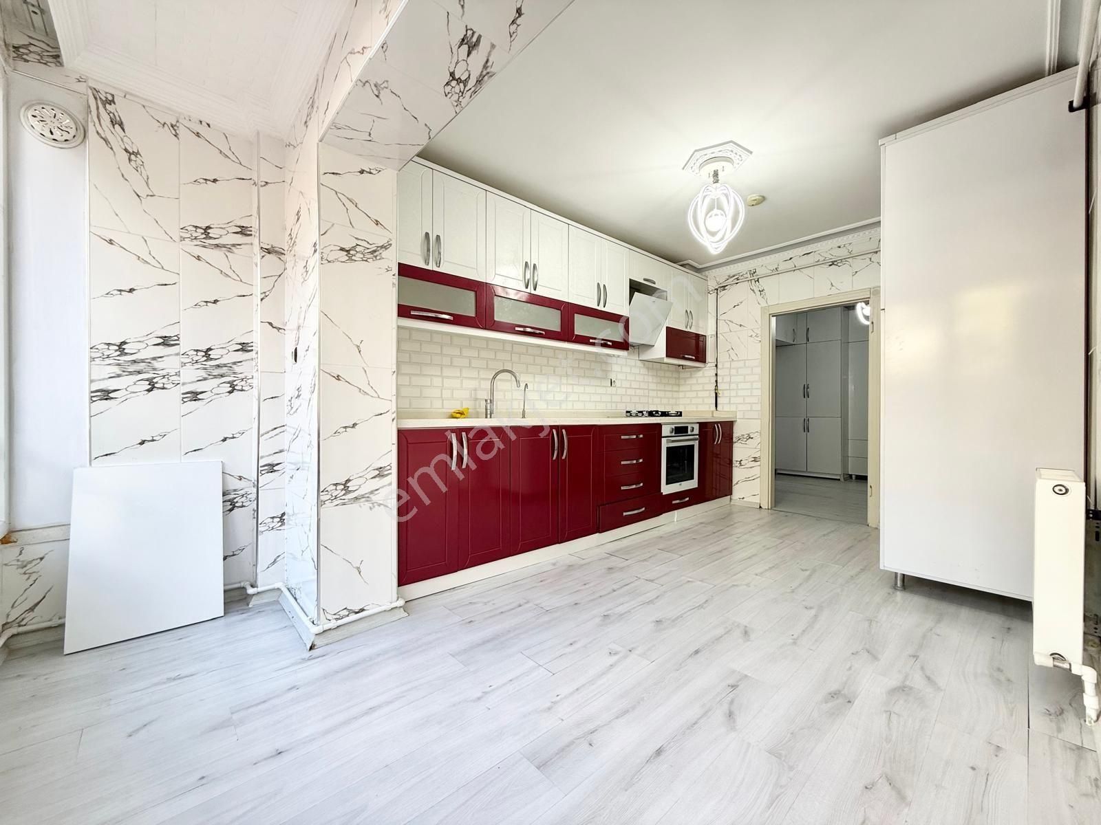 Yükseltepe'de Cadde Üzeri & Park Manzaralı Masrafsız 1.kat 3+1 - Görsel 4