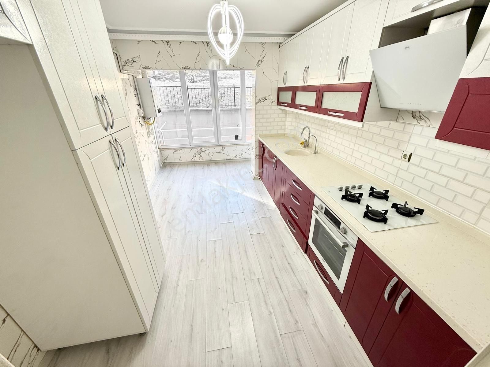 Yükseltepe'de Cadde Üzeri & Park Manzaralı Masrafsız 1.kat 3+1 - Görsel 5