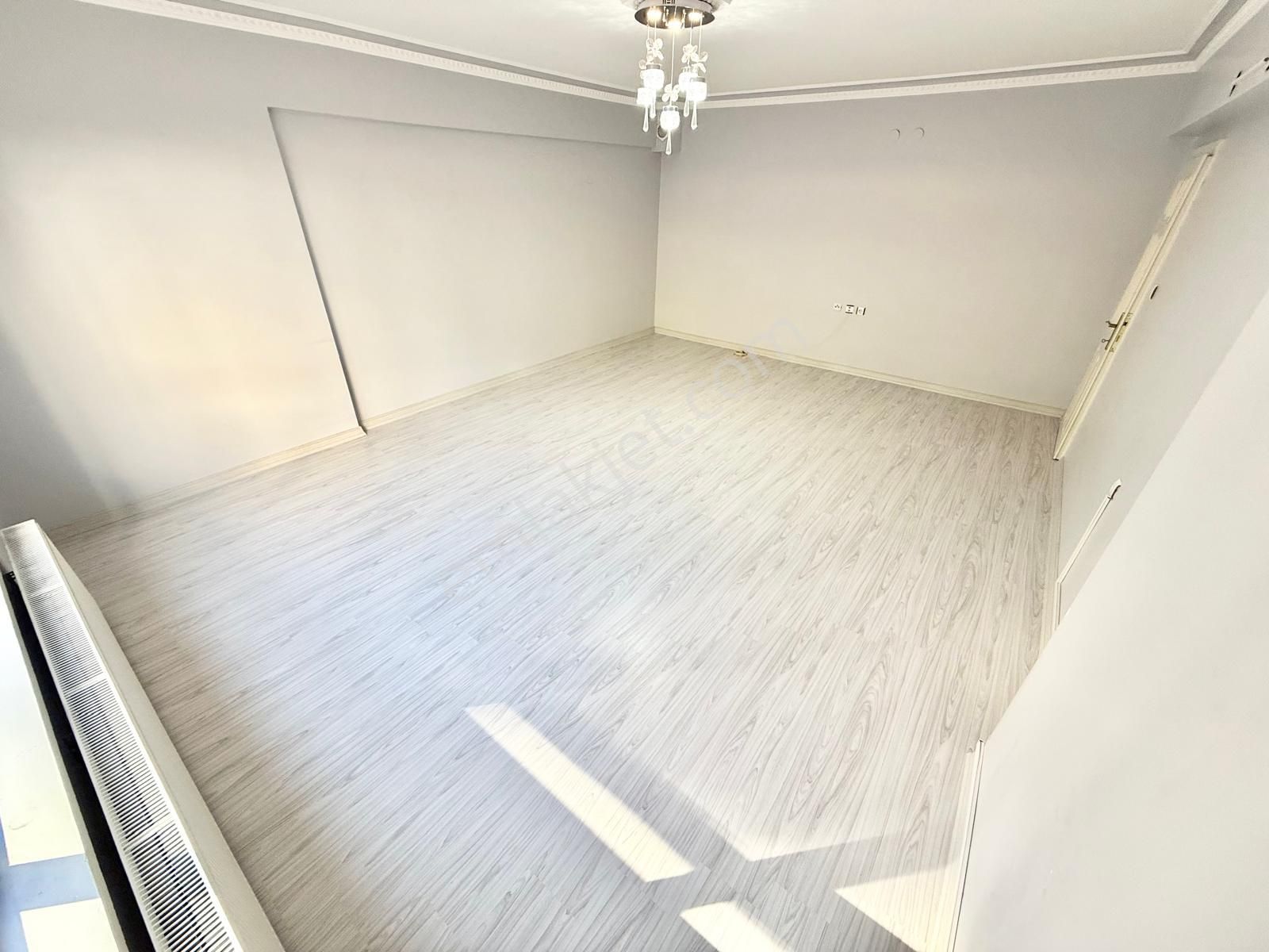 Yükseltepe'de Cadde Üzeri & Park Manzaralı Masrafsız 1.kat 3+1 - Görsel 18