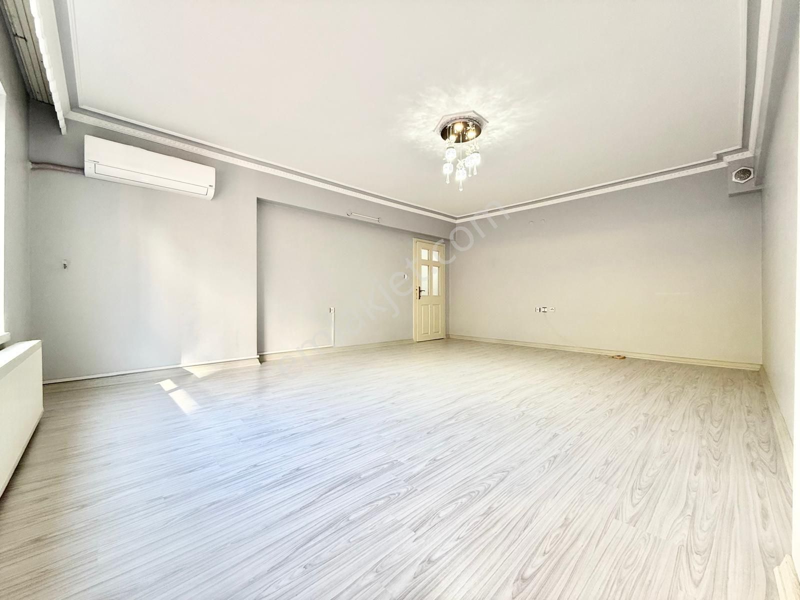 Yükseltepe'de Cadde Üzeri & Park Manzaralı Masrafsız 1.kat 3+1 - Görsel 16