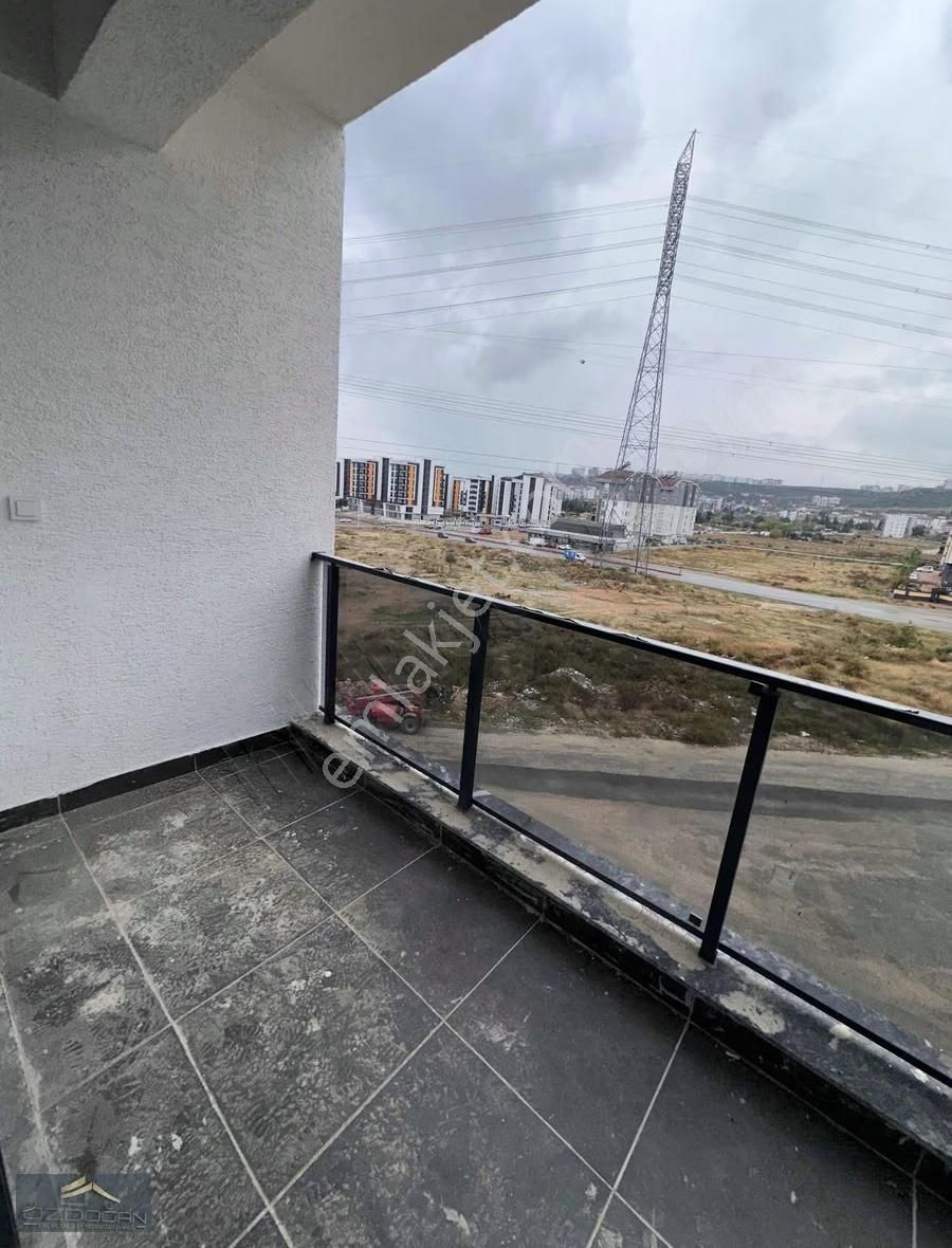 Özdoğan Emlaktan Karşıyaka Da 1+1 Havuzlu Lüx Daire