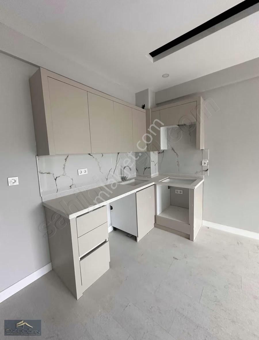 Özdoğan Emlaktan Karşıyaka Da 1+1 Havuzlu Lüx Daire - Görsel 13