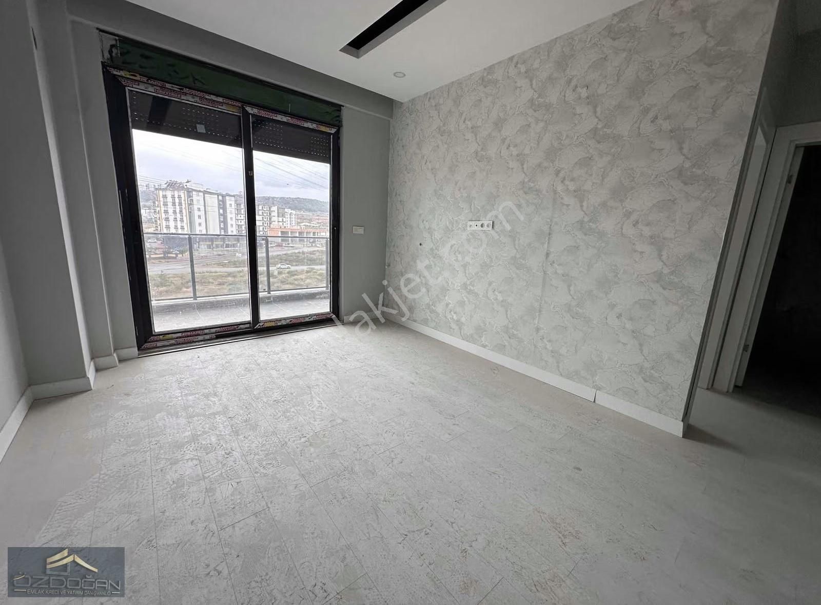 Özdoğan Emlaktan Karşıyaka Da 1+1 Havuzlu Lüx Daire - Görsel 4