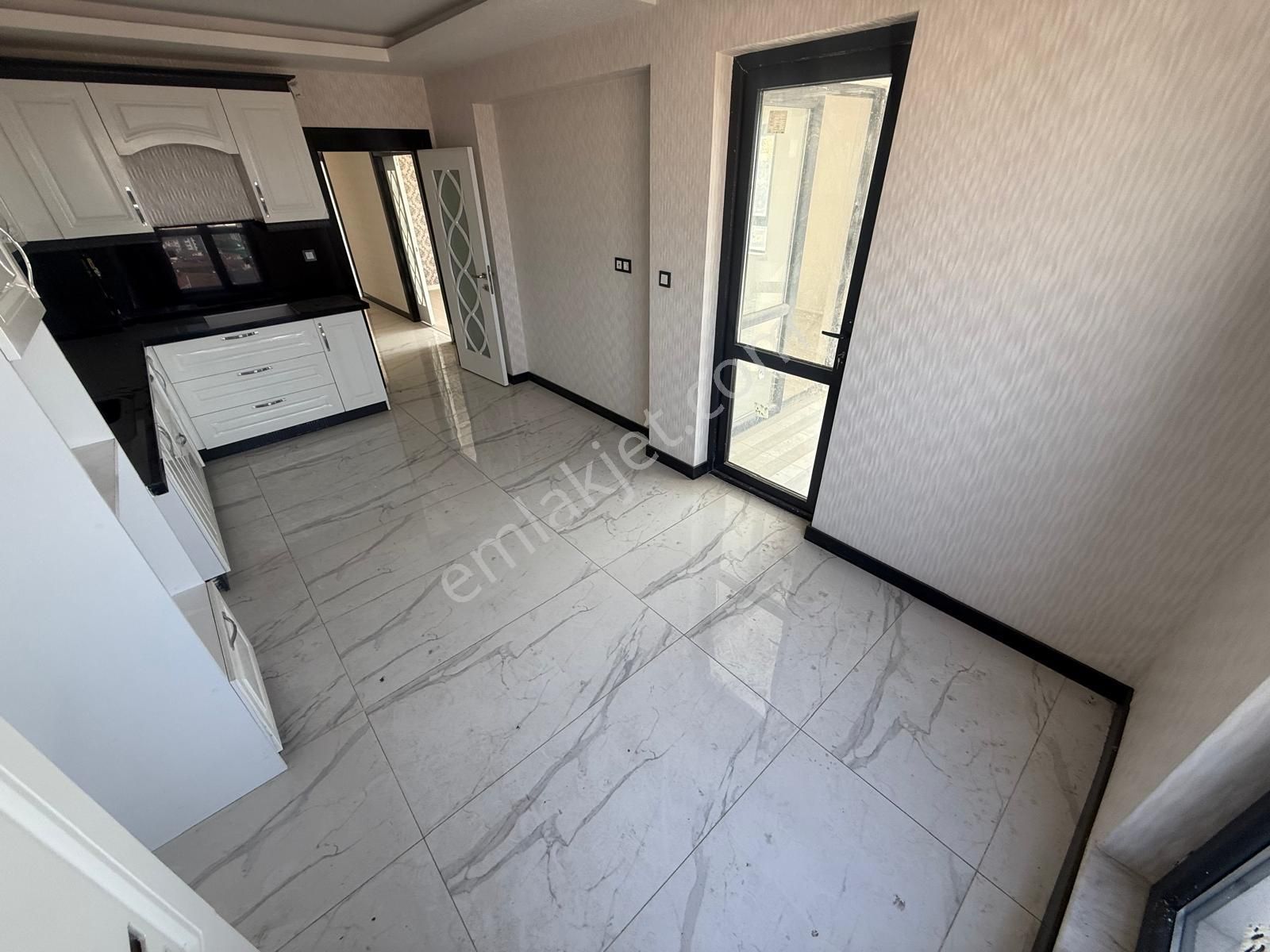 Rota'dan Cadde Üzeri Çift Bloklu Sitede13.kat 4+1 Giyinme Odalı - Görsel 2