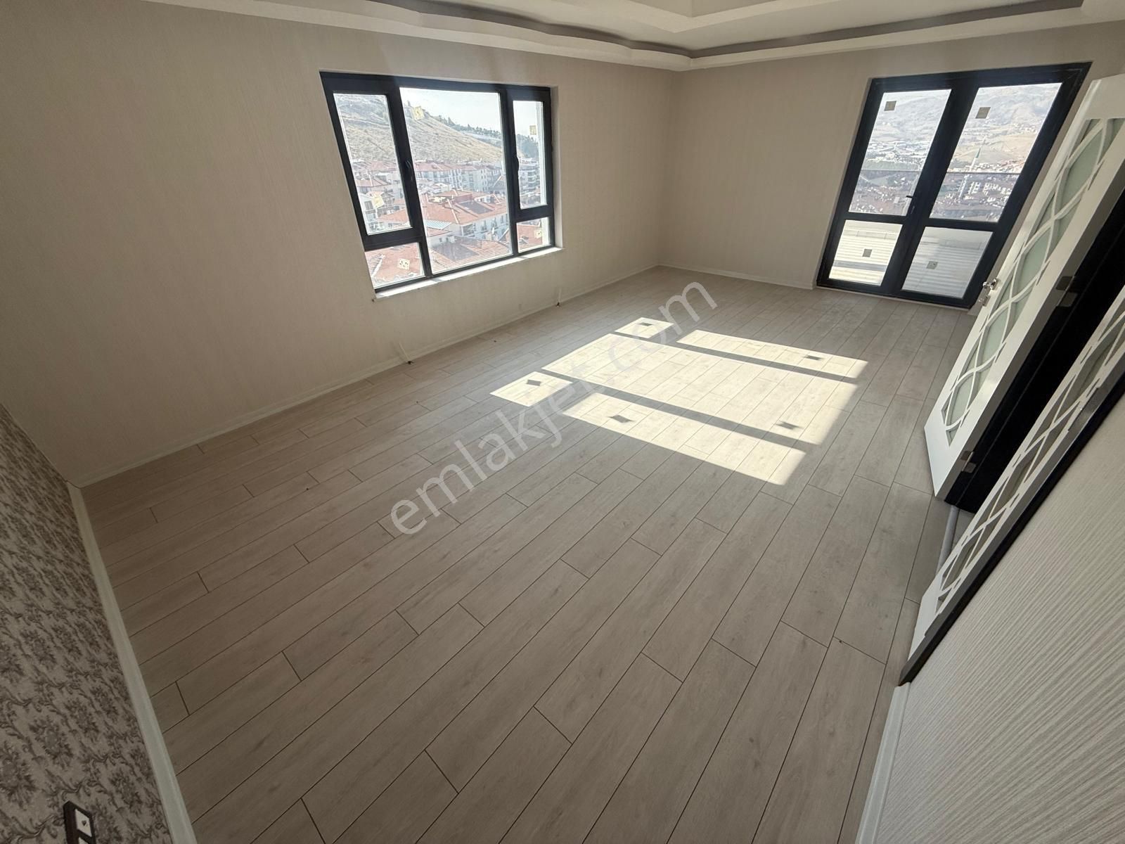 Rota'dan Cadde Üzeri Çift Bloklu Sitede13.kat 4+1 Giyinme Odalı - Görsel 27