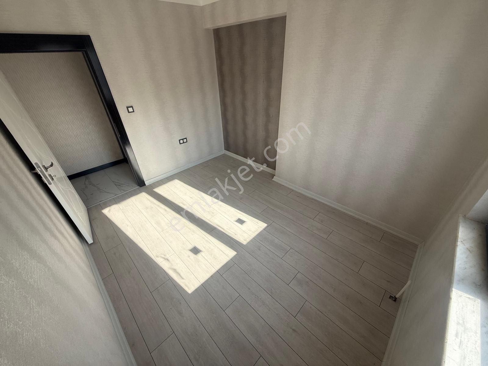 Rota'dan Cadde Üzeri Çift Bloklu Sitede13.kat 4+1 Giyinme Odalı - Görsel 9