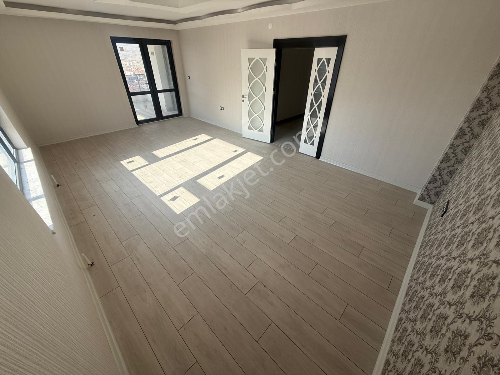 Rota'dan Cadde Üzeri Çift Bloklu Sitede13.kat 4+1 Giyinme Odalı - Görsel 28