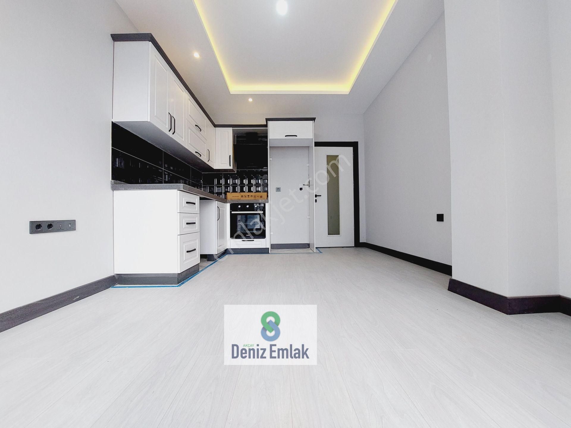 Denizden Akçayda Yeni Binada Lüks Asansörlü Satılık 1+1 Daire
