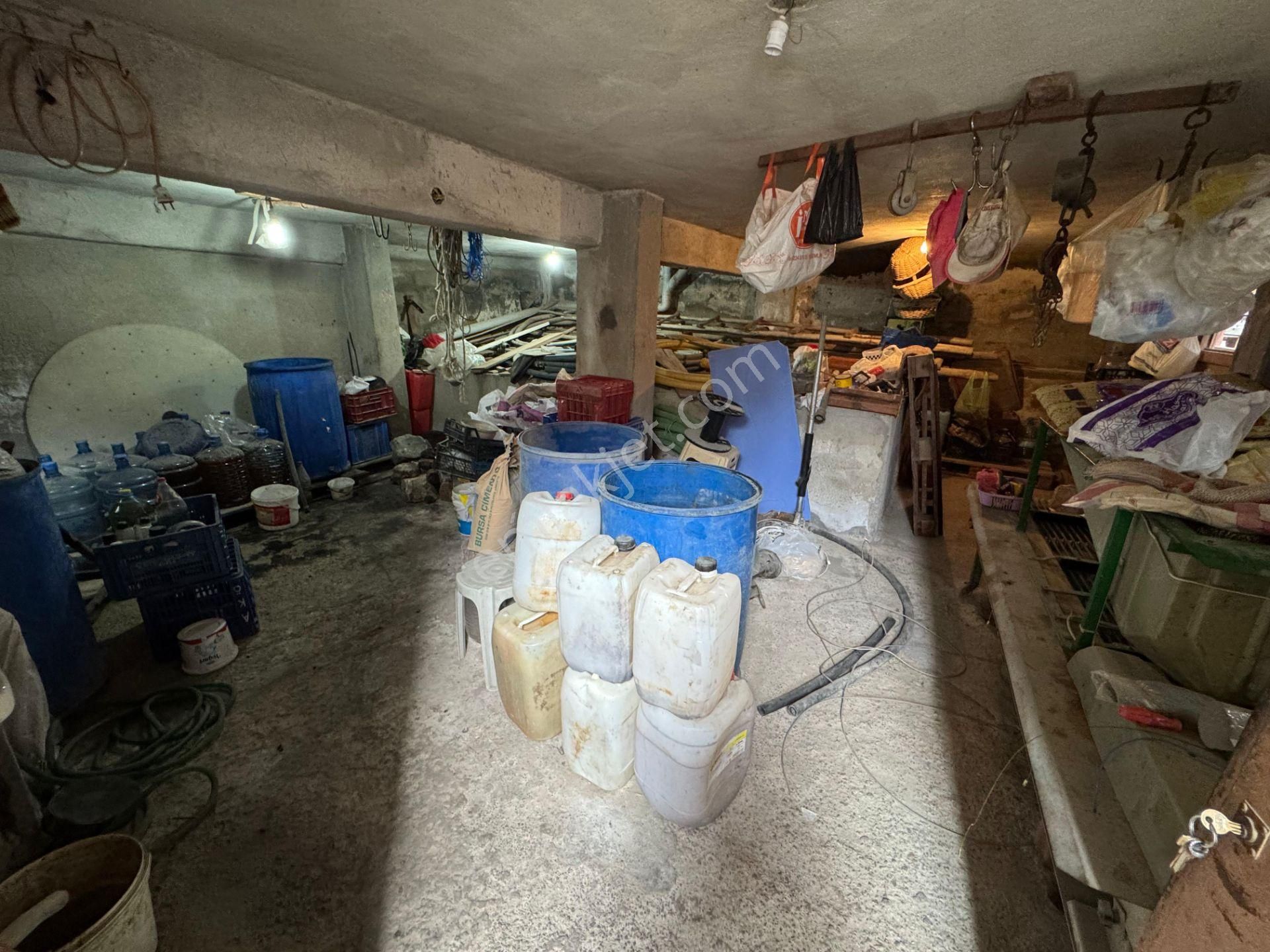 Gemlik'te Satılık 3 Katlı Apartman - Görsel 35