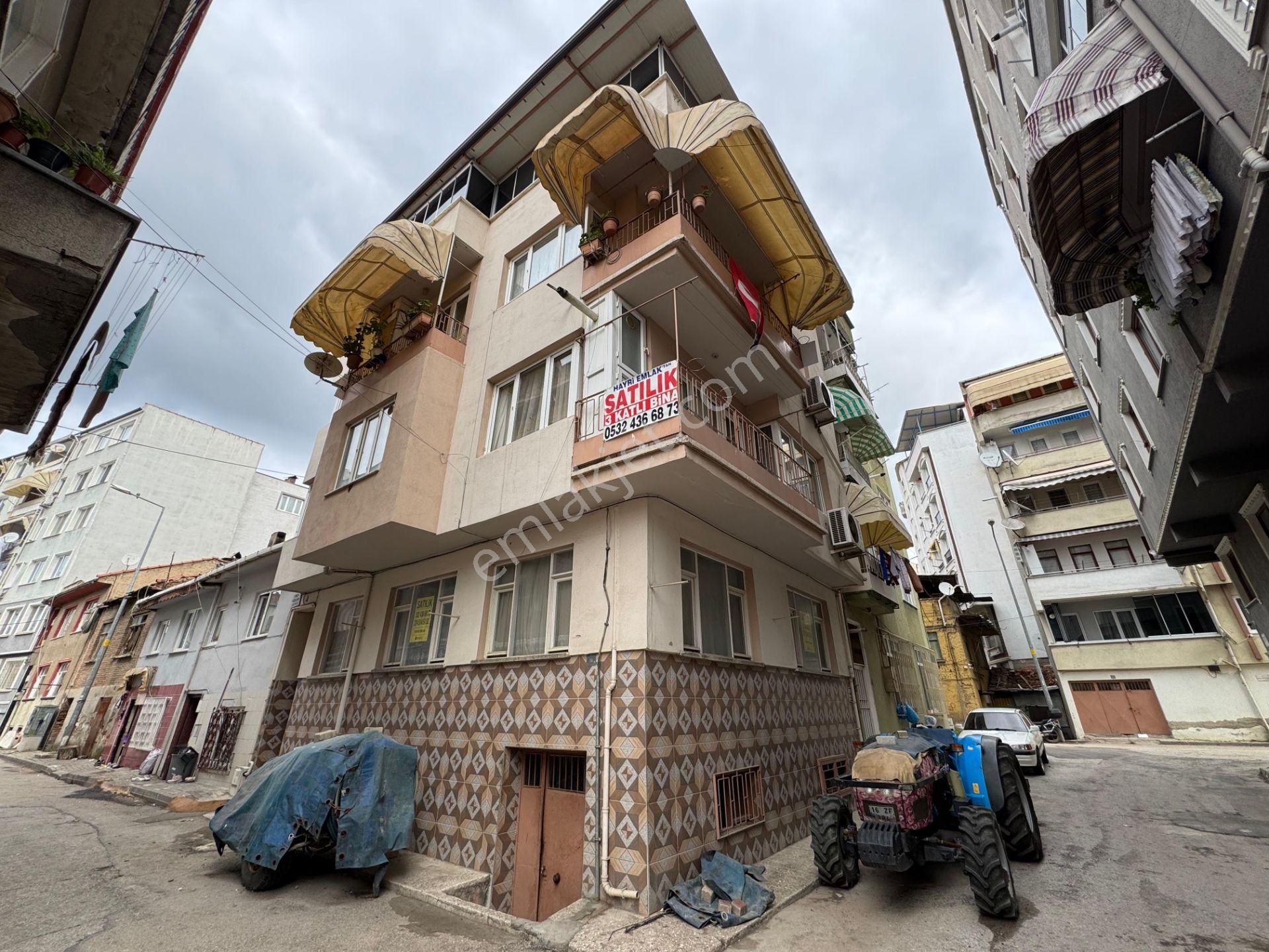 Gemlik'te Satılık 3 Katlı Apartman