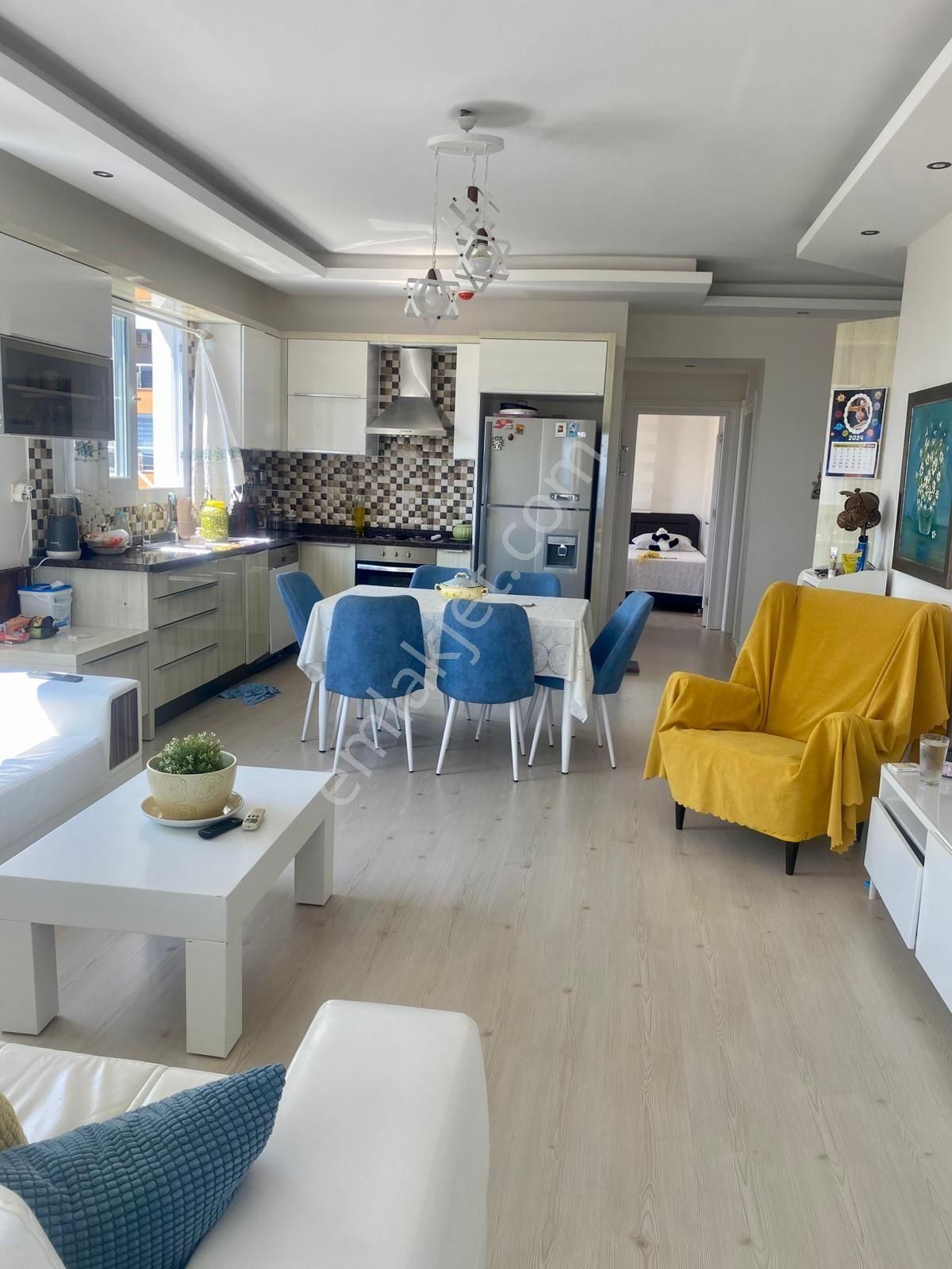 Arve'den Çeşmeli Abita Sitesinde Geniş Ve Full Eşyalı 2+1 Daire