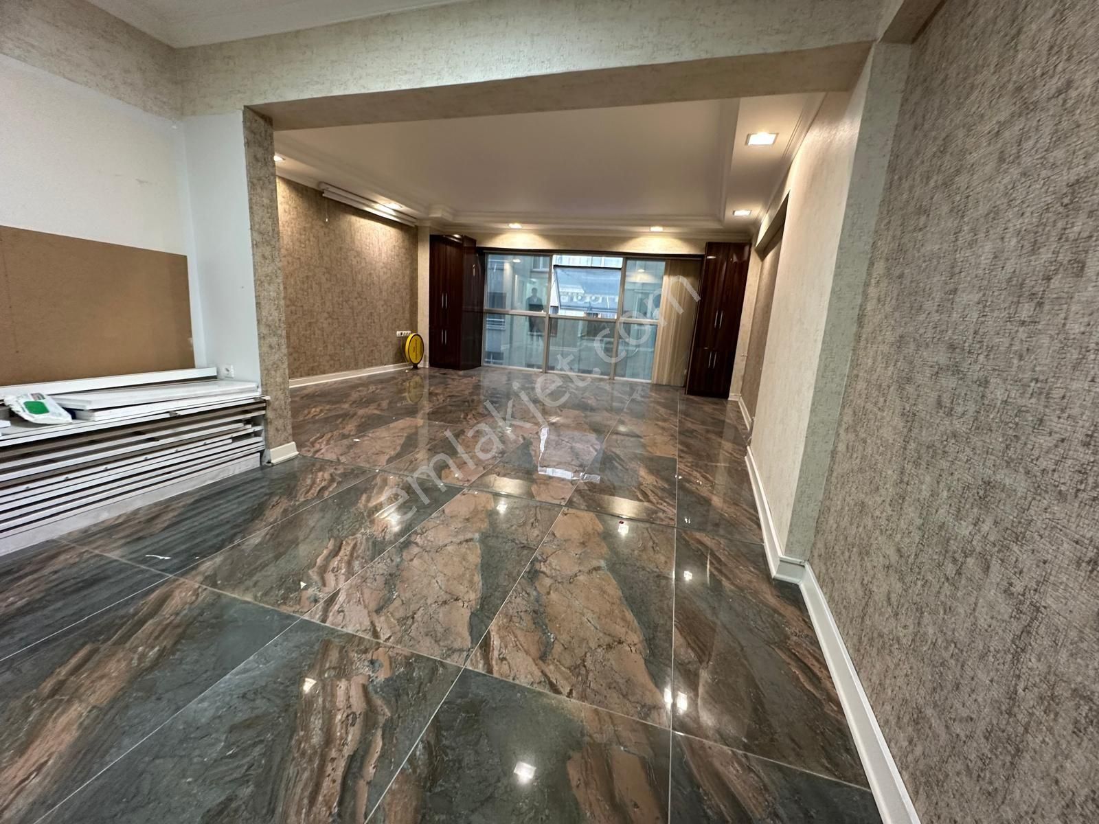 Evim-nur'dan Pazar Mah. 1+1 2.kat Özel Yapım Asansörlü Caddeye Cephe Plaza Katı-ofis - Görsel 3