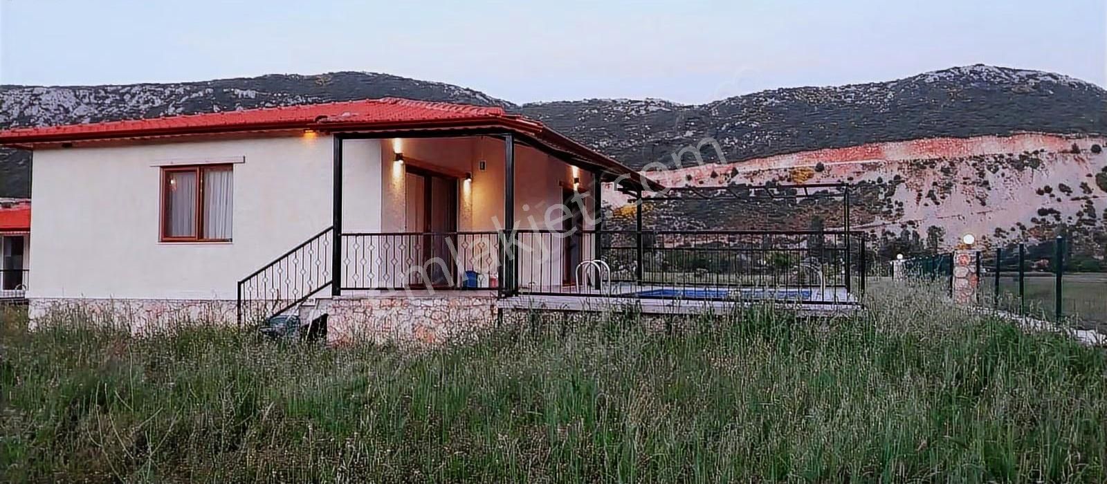 Bezirganda 1140 M2 Satılık Tarla Ve Ev.