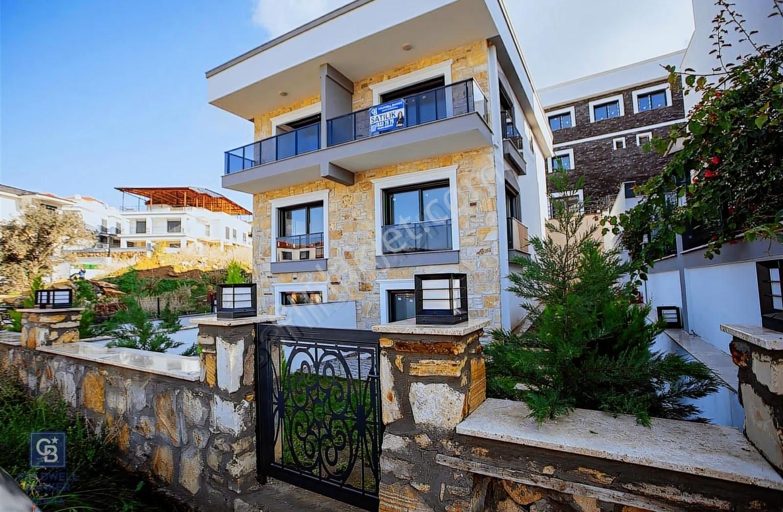 Yenifoça Mustafa Kemal Atatürk Mah. Satılık 4+1 Villa - Görsel 2