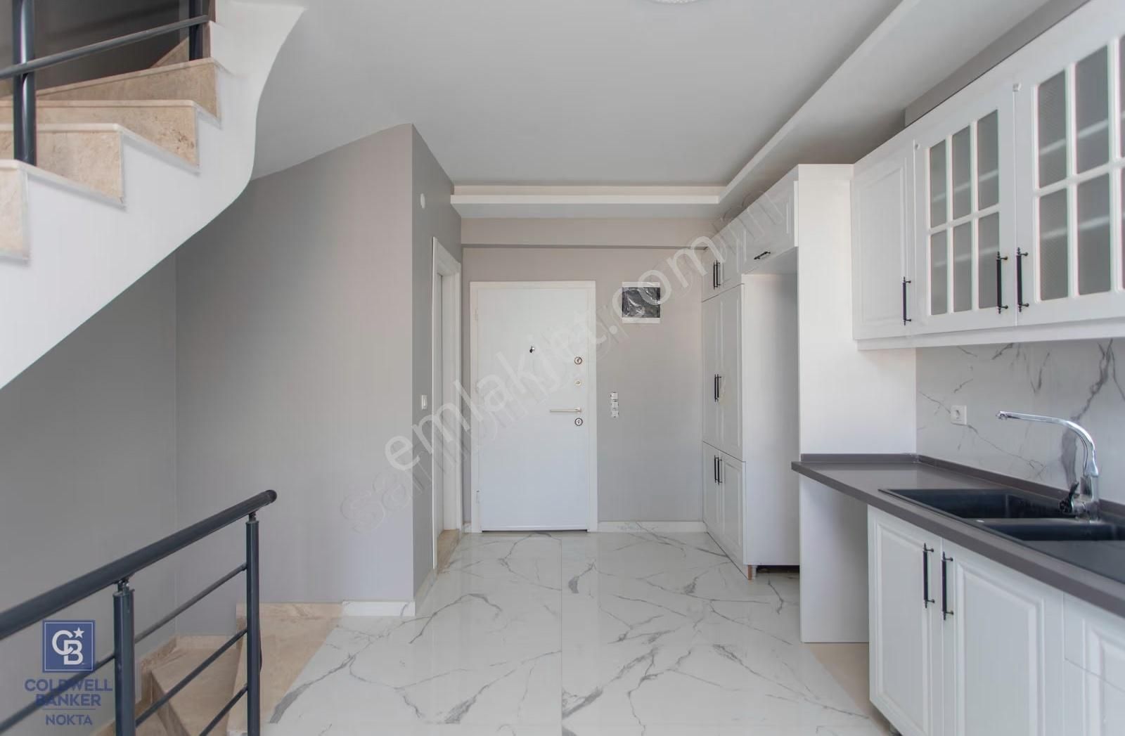 Yenifoça Mustafa Kemal Atatürk Mah. Satılık 4+1 Villa - Görsel 5