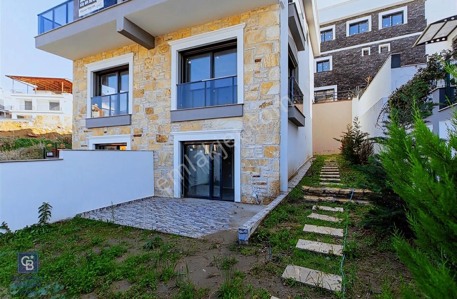 Yenifoça Mustafa Kemal Atatürk Mah. Satılık 4+1 Villa - Görsel 24