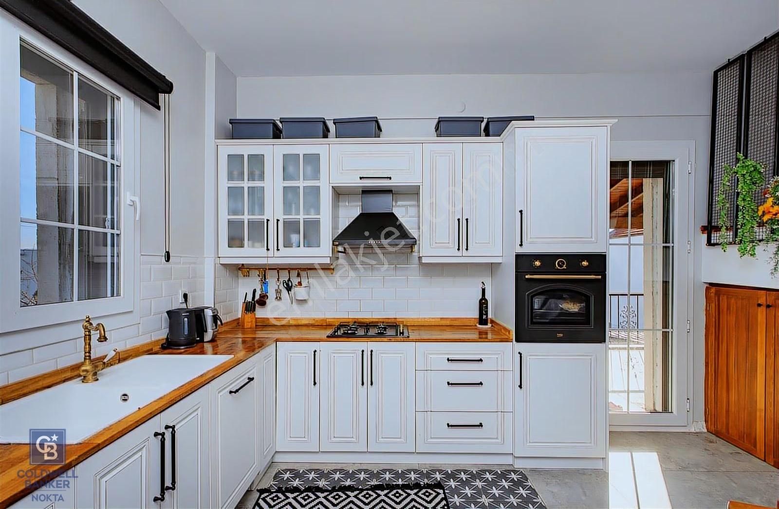 Foça Villalar Bölgesinde Eşyalı Satılık 4+1 Villa - Görsel 2