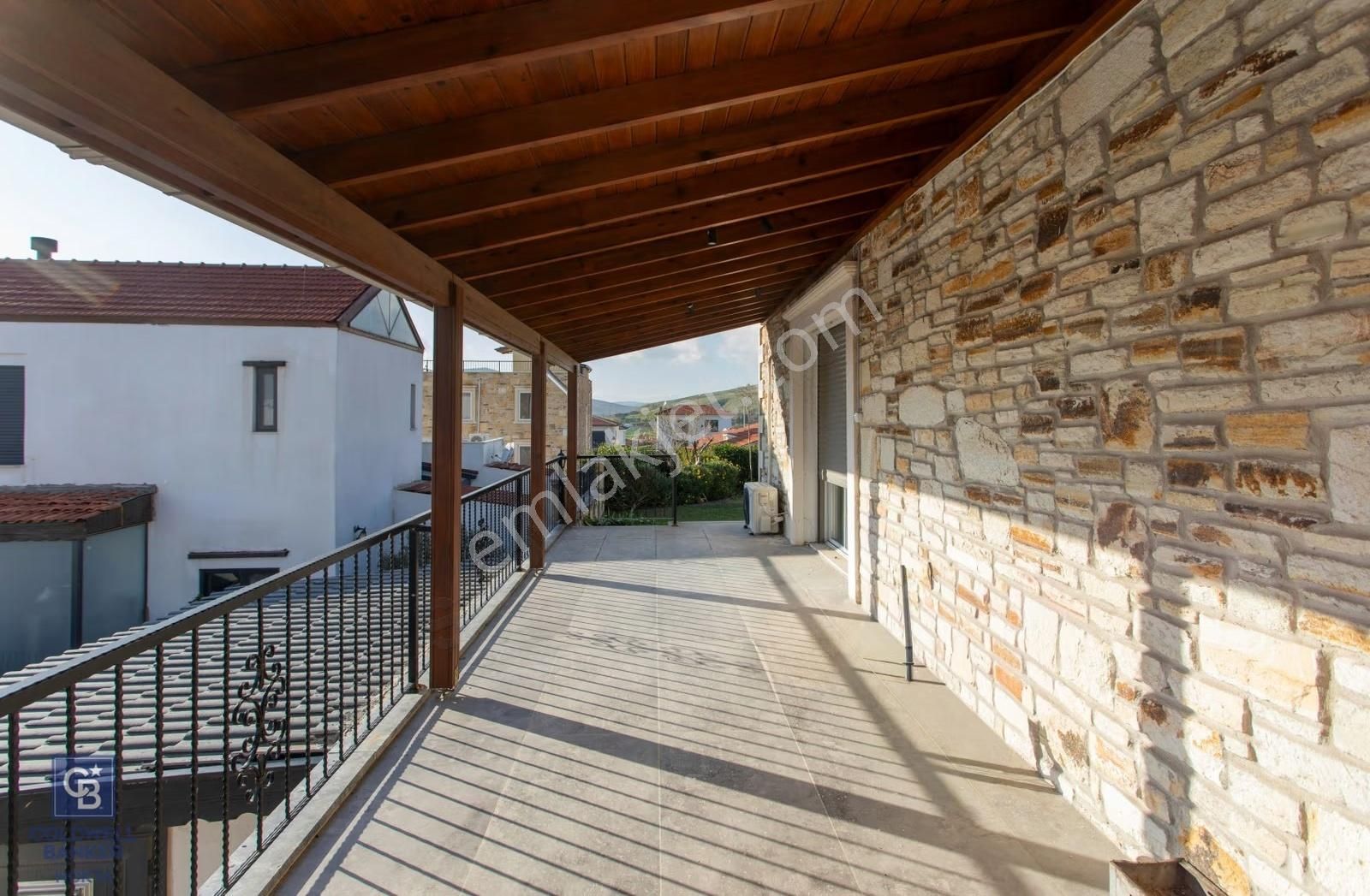 Foça Villalar Bölgesinde Eşyalı Satılık 4+1 Villa - Görsel 15