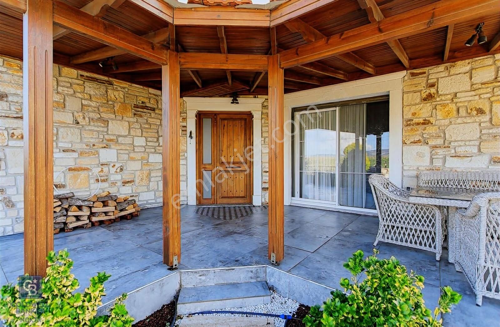 Foça Villalar Bölgesinde Eşyalı Satılık 4+1 Villa - Görsel 8