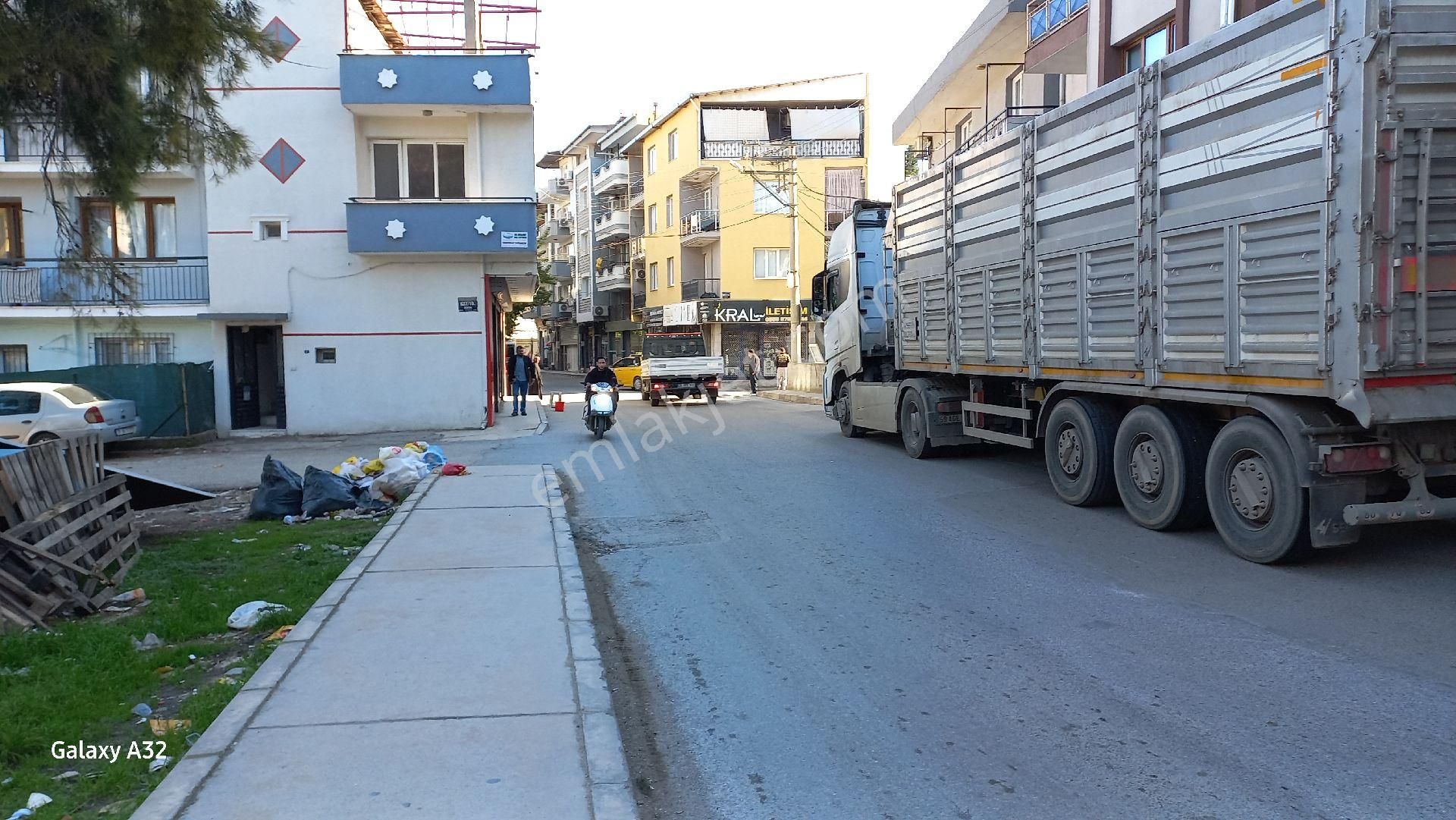 Satılık Dükkan Bu Göksü Mah İnkılap Metrosunun Alt Geçidin Yaninda65 Metre Şu An Market Çaĺişır - Görsel 12