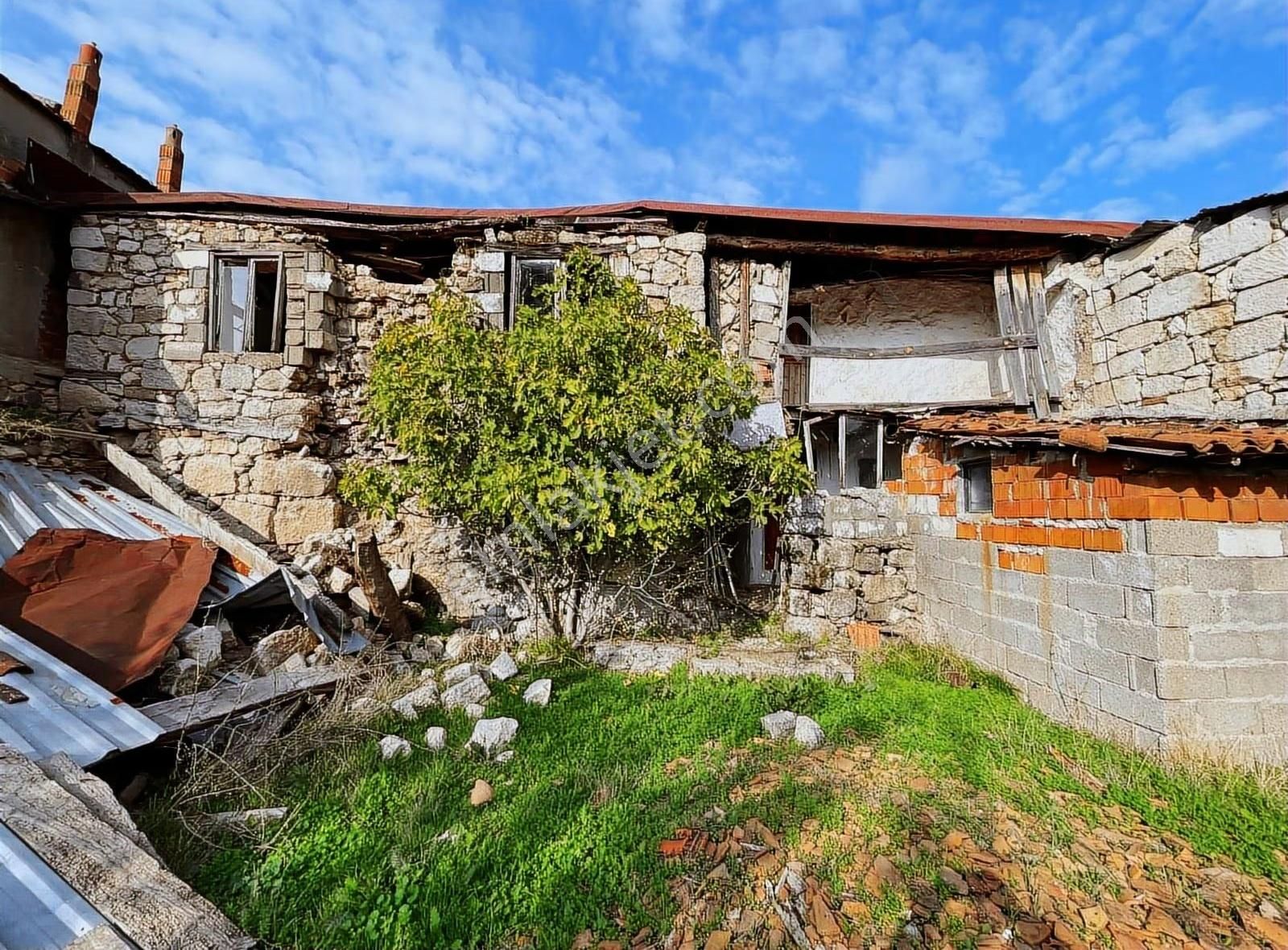Uzay Emlaktan Ayvacık Misvak Köyünde Taş Ev - Görsel 4