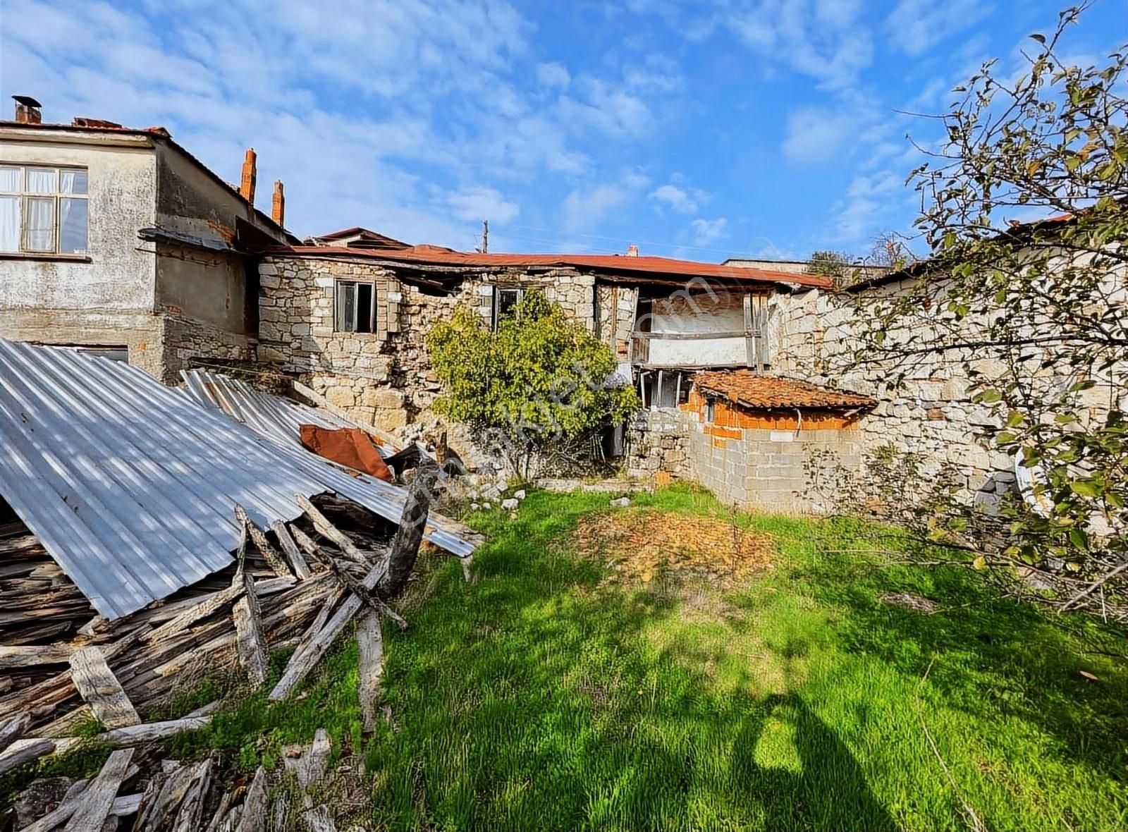 Uzay Emlaktan Ayvacık Misvak Köyünde Taş Ev