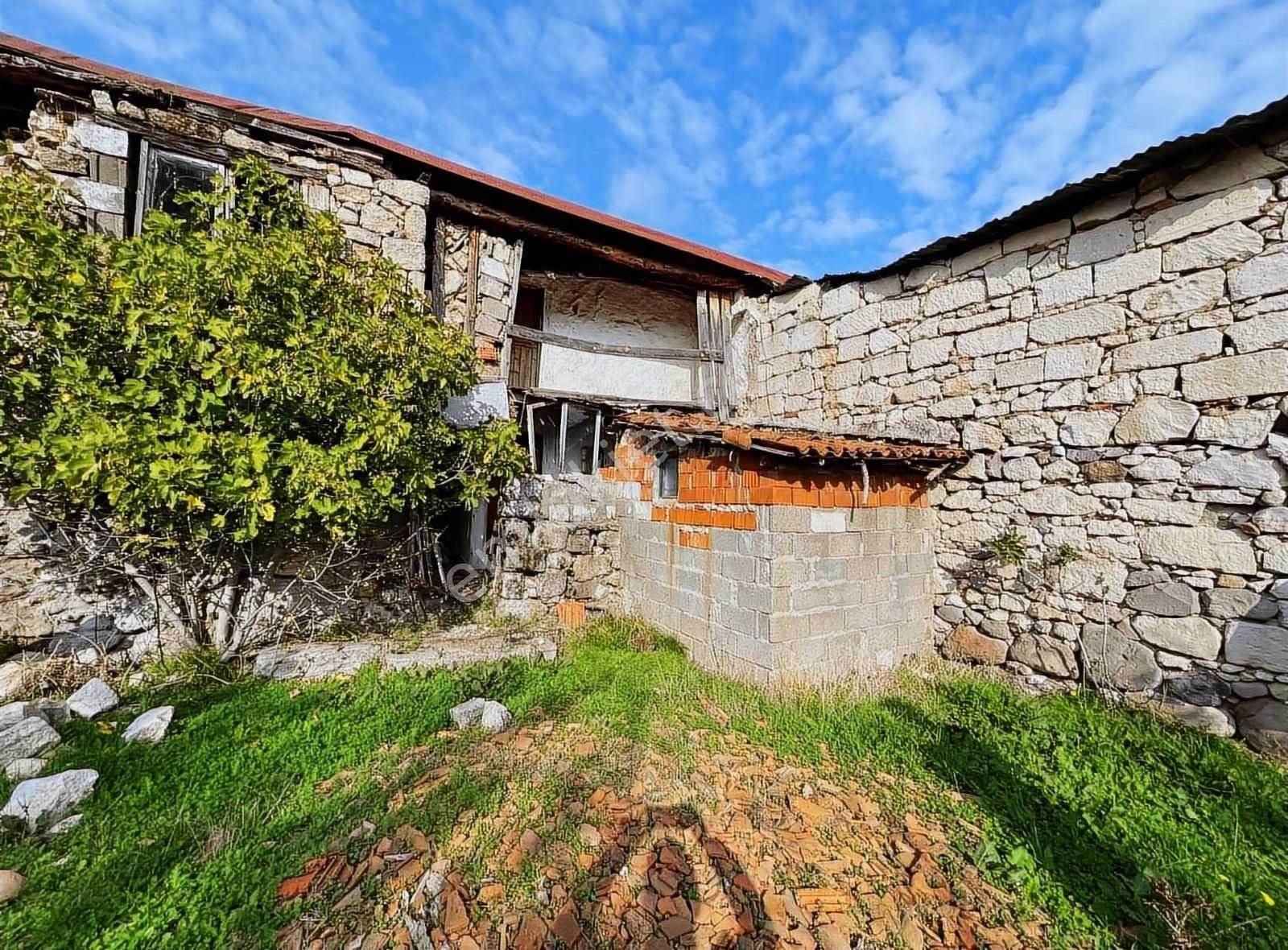 Uzay Emlaktan Ayvacık Misvak Köyünde Taş Ev - Görsel 2