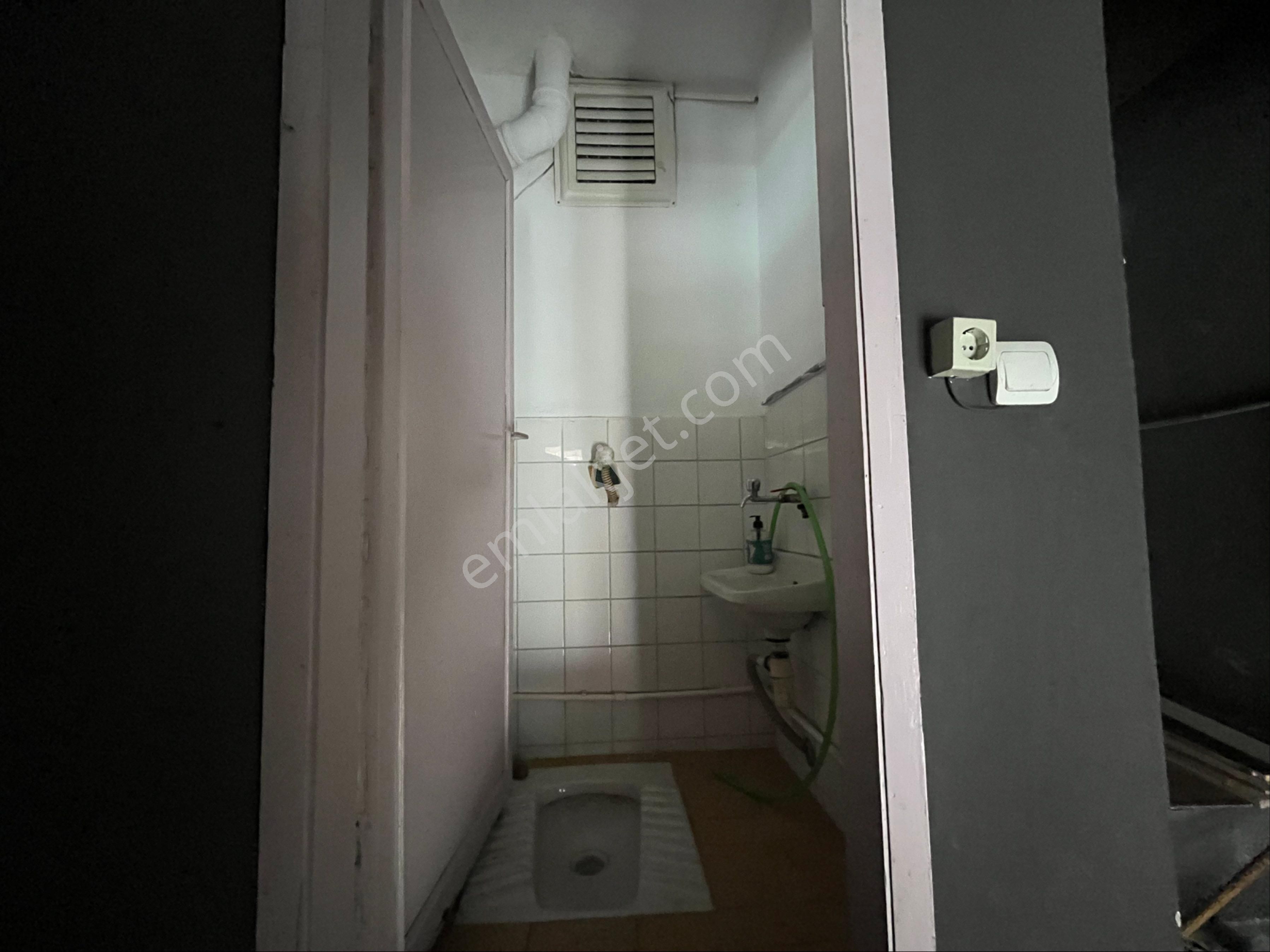 Remax'tan Bağcılar Demirkapı'da Satılık Krediye Uygun Dükkan - Görsel 10