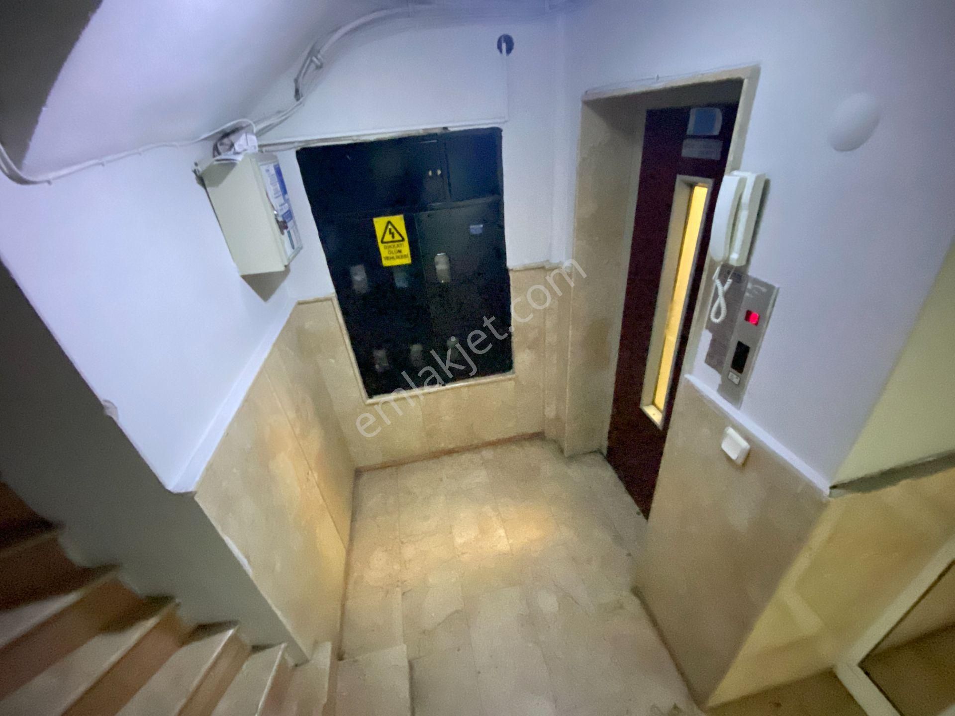 Karşıyaka, Tersane'de 3+1 Ebeveyn Banyolu Kiralık Daire - Görsel 23