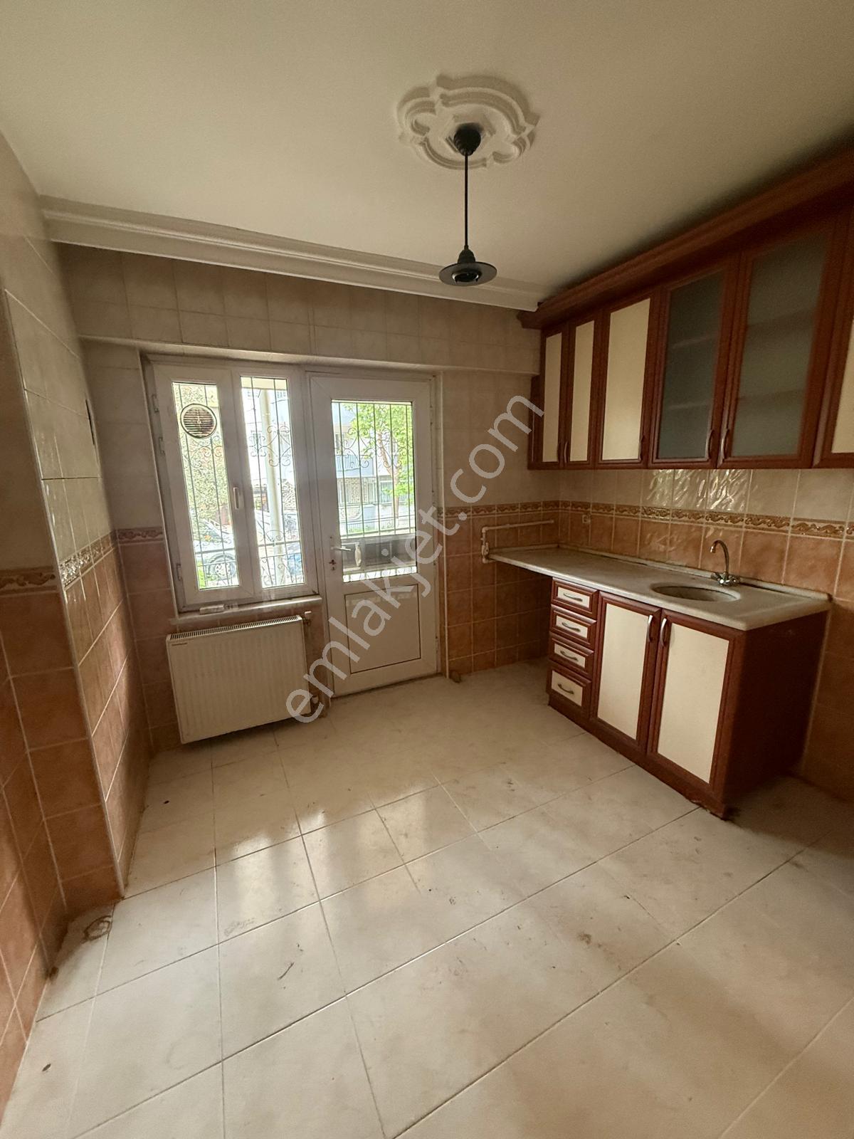 Teyfikiye Mahallesi🏡 ✅3+1 120m2 5 Katlının Zemin Katı ❇️özelikli Petek Kombili - Görsel 4